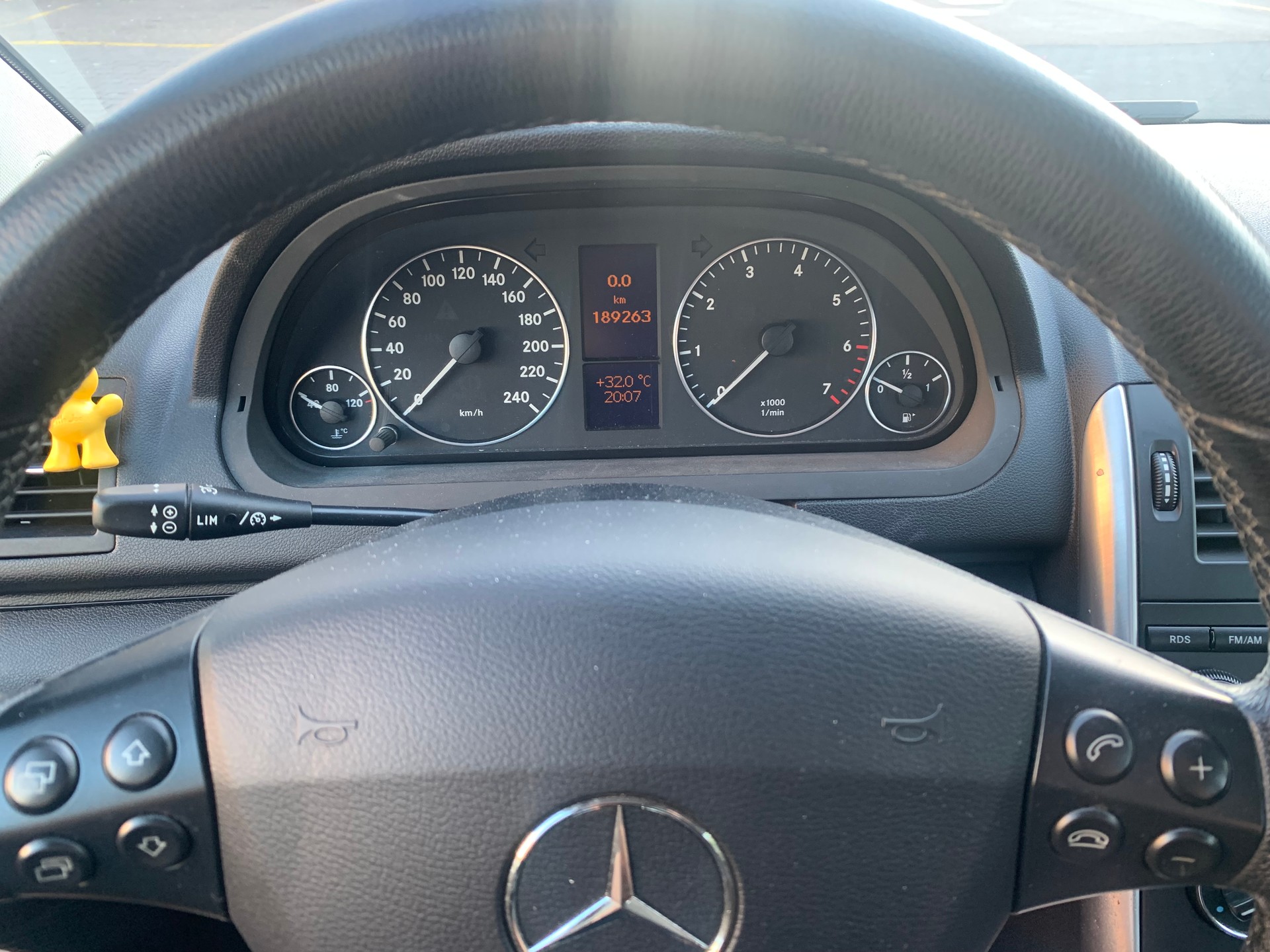 MERCEDES-BENZ A 180 Avantgarde Selection Autotronic-image-10