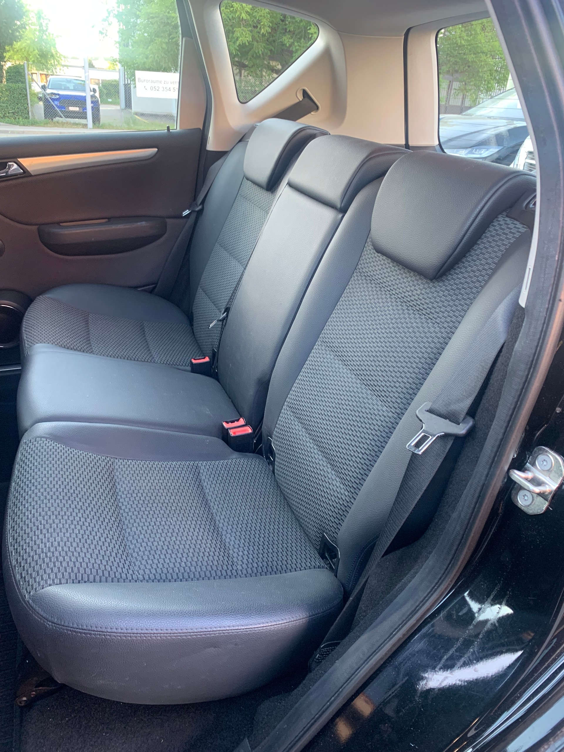 MERCEDES-BENZ A 180 Avantgarde Selection Autotronic-image-5