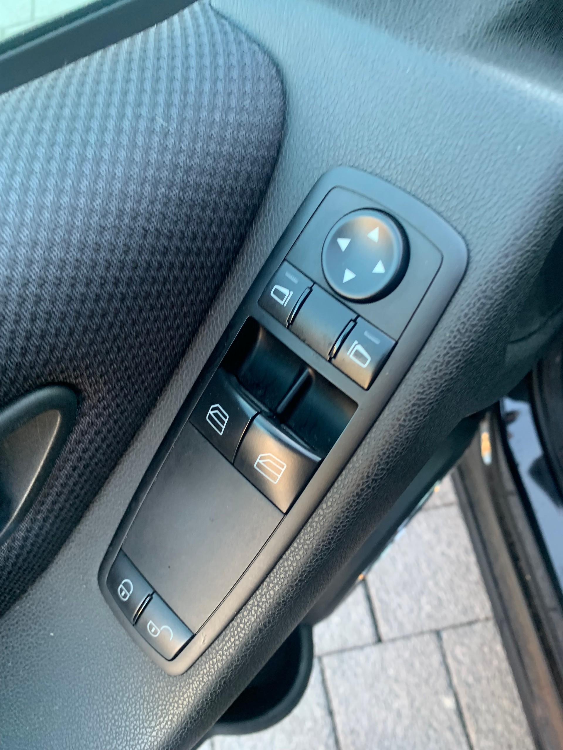MERCEDES-BENZ A 180 Avantgarde Selection Autotronic-image-8
