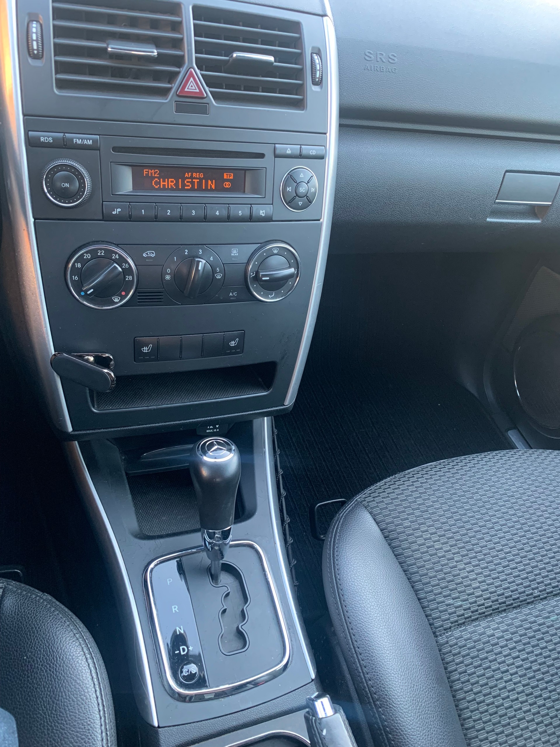 MERCEDES-BENZ A 180 Avantgarde Selection Autotronic-image-7