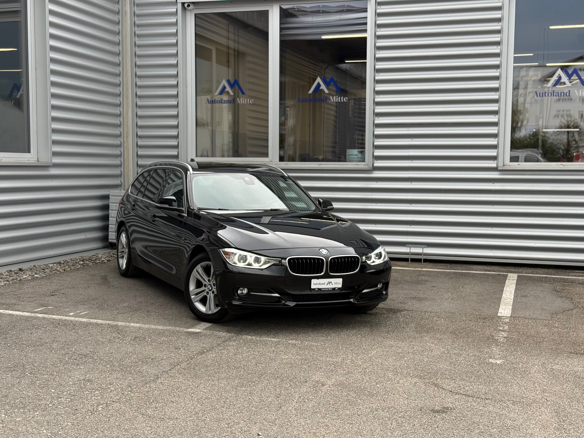 BMW 320d xDrive Touring Sport Line-image-2