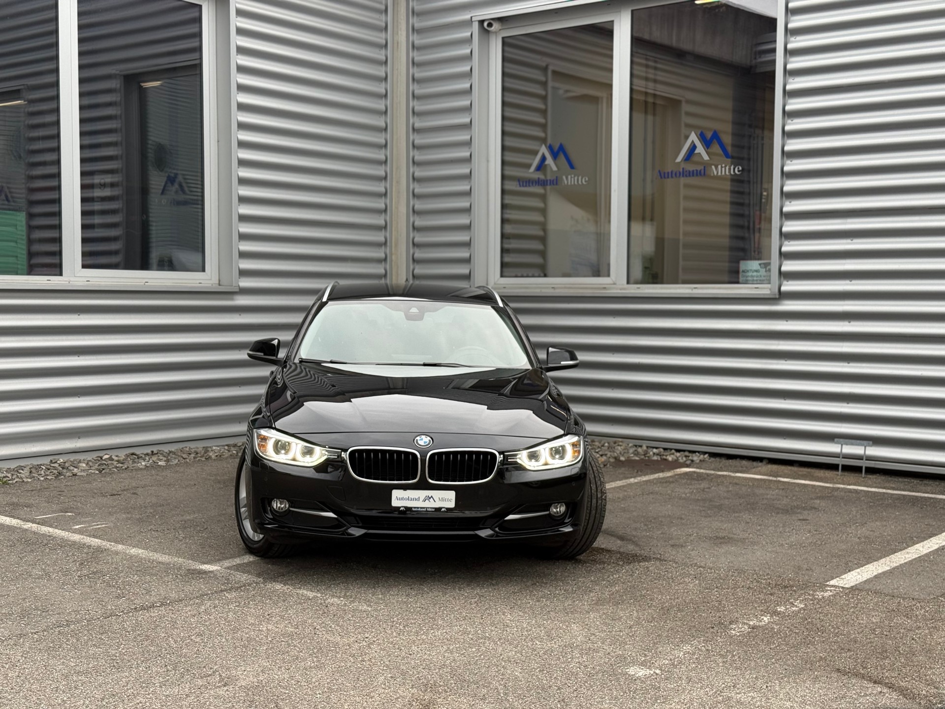 BMW 320d xDrive Touring Sport Line-image-0