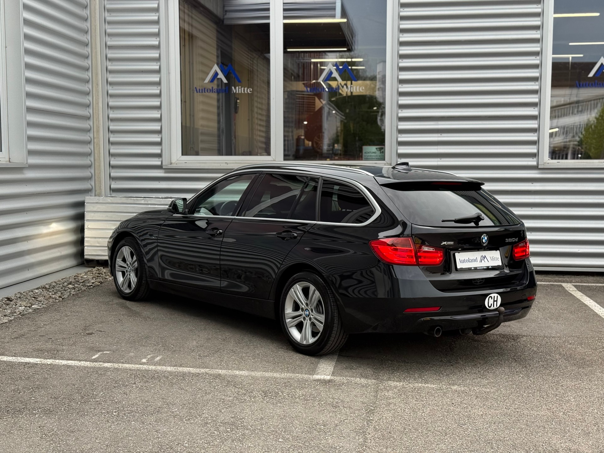 BMW 320d xDrive Touring Sport Line-image-4