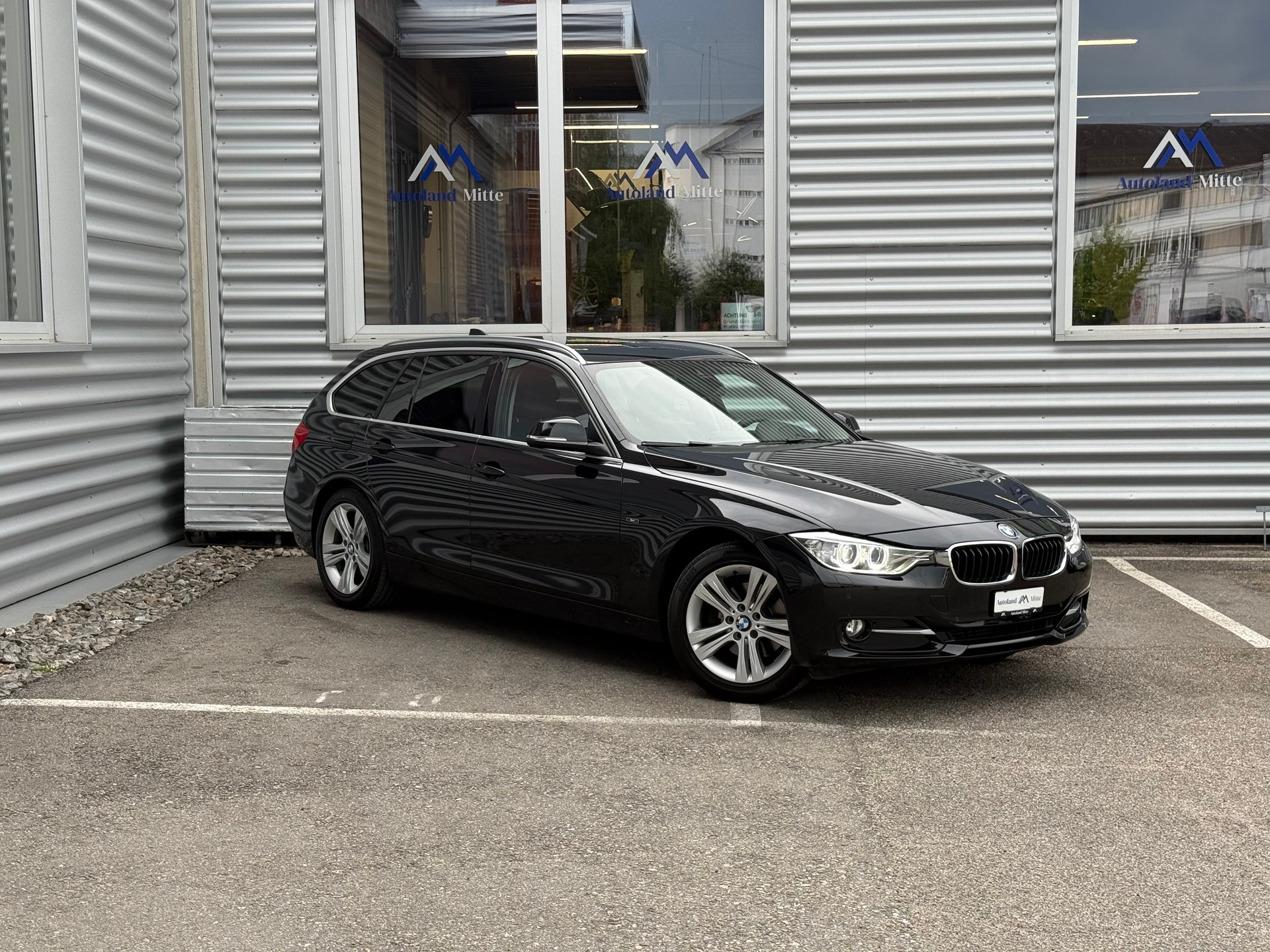 BMW 320d xDrive Touring Sport Line-image-1