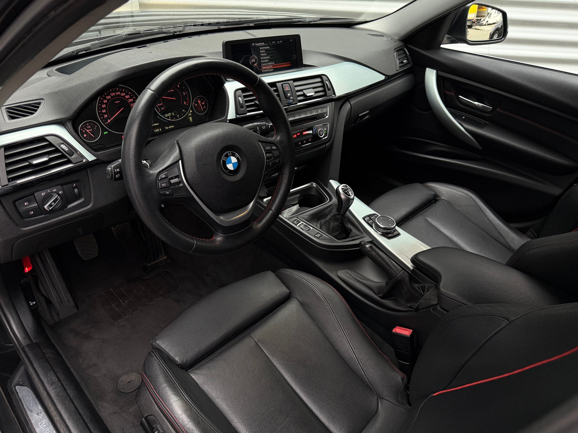 BMW 320d xDrive Touring Sport Line-image-5