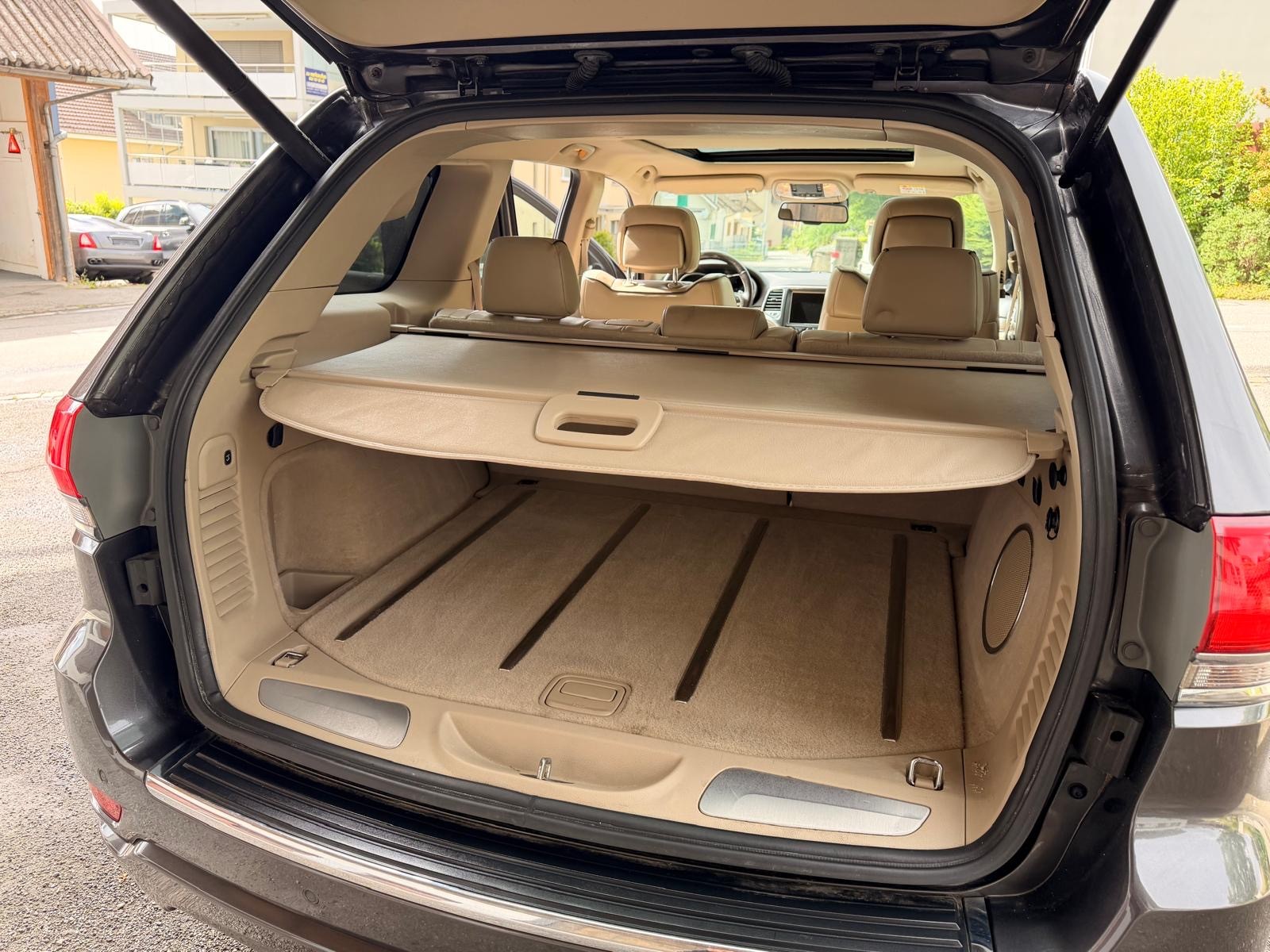 JEEP Grand Cherokee 3.0 CRD Overland Automatic-image-9