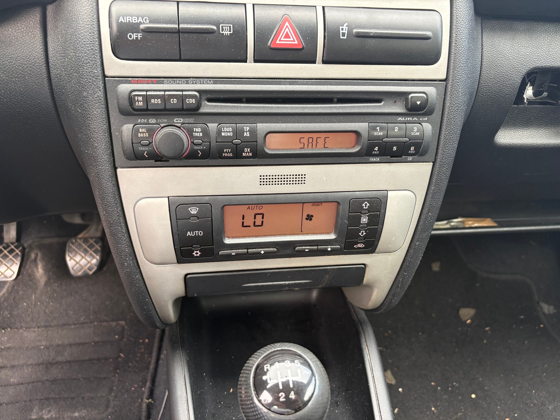 SEAT Leon 1.6 16V Spirit-image-9