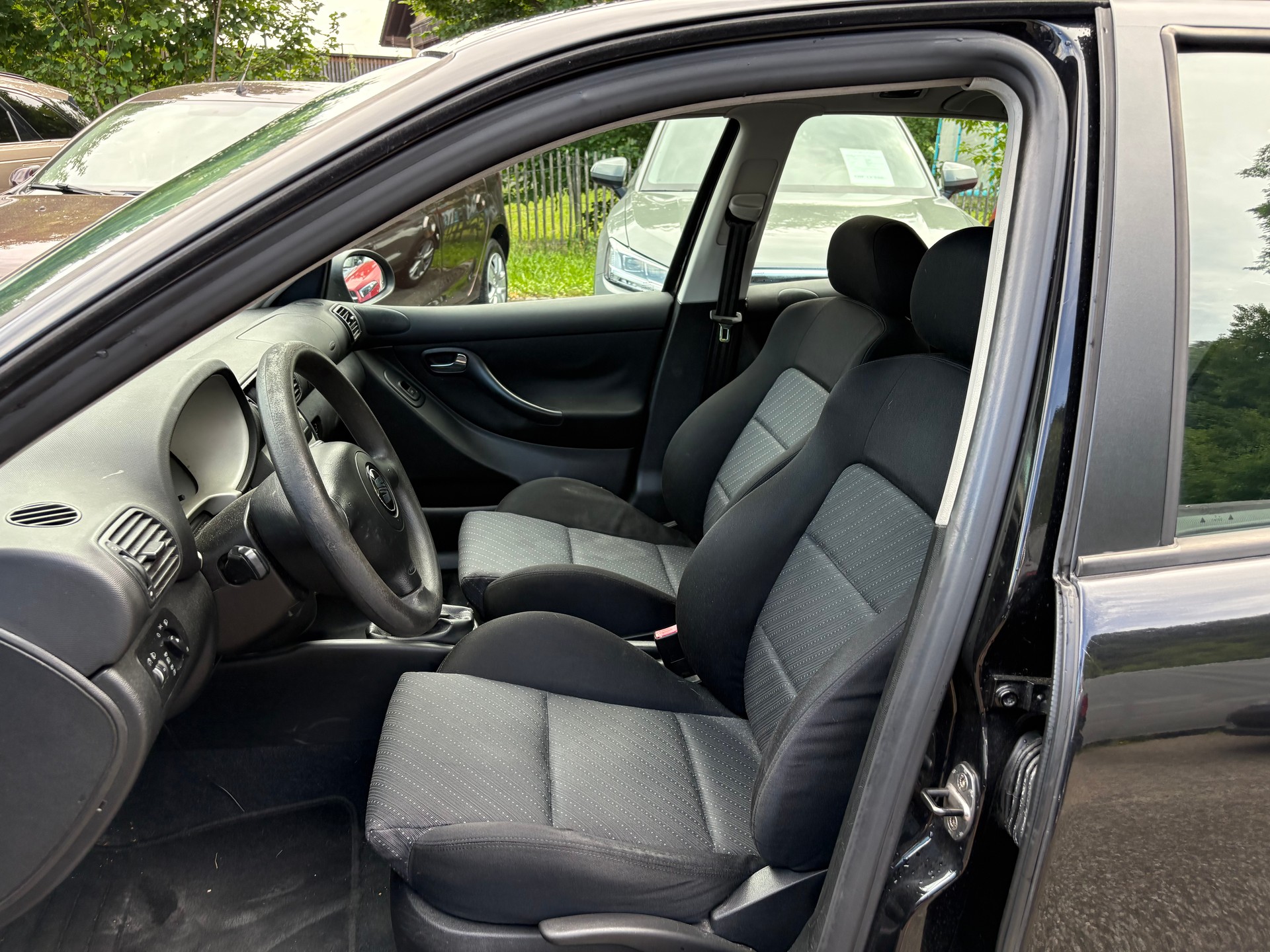SEAT Leon 1.6 16V Spirit-image-6