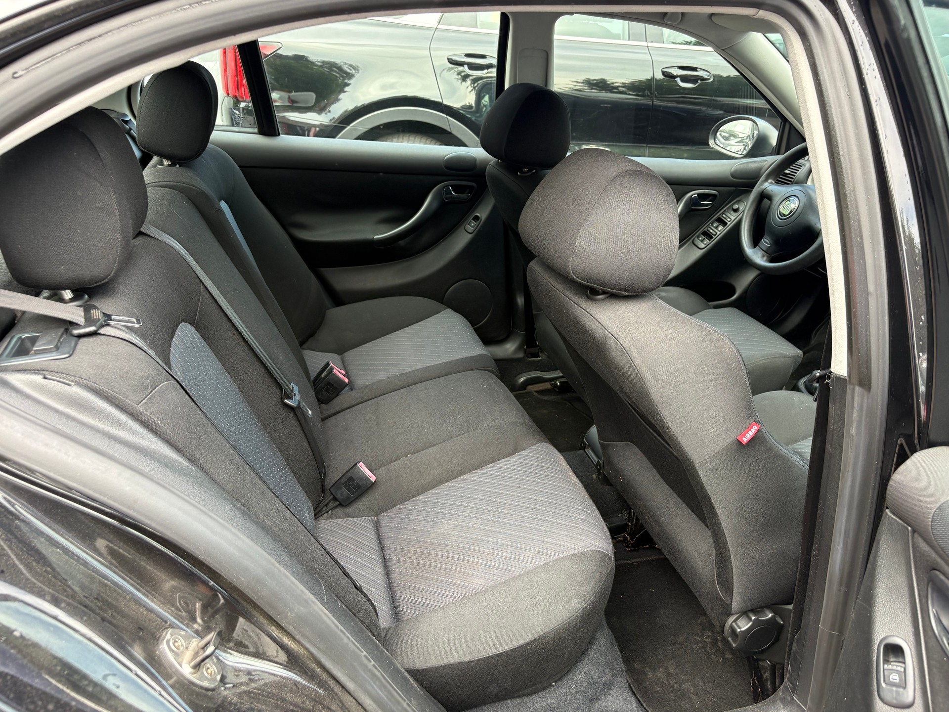 SEAT Leon 1.6 16V Spirit-image-8