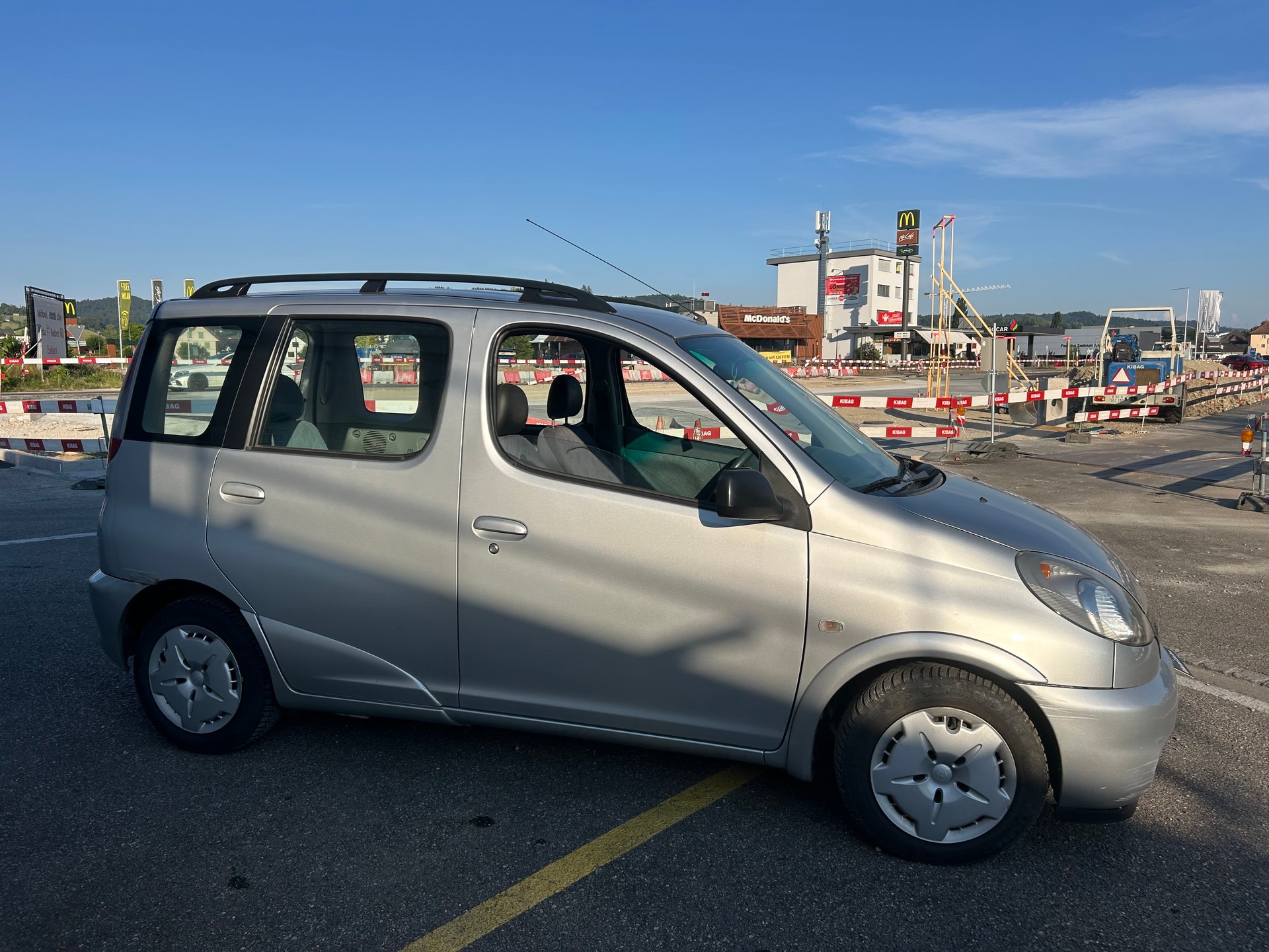 TOYOTA Yaris Verso 1.3 Linea Sol-image-2