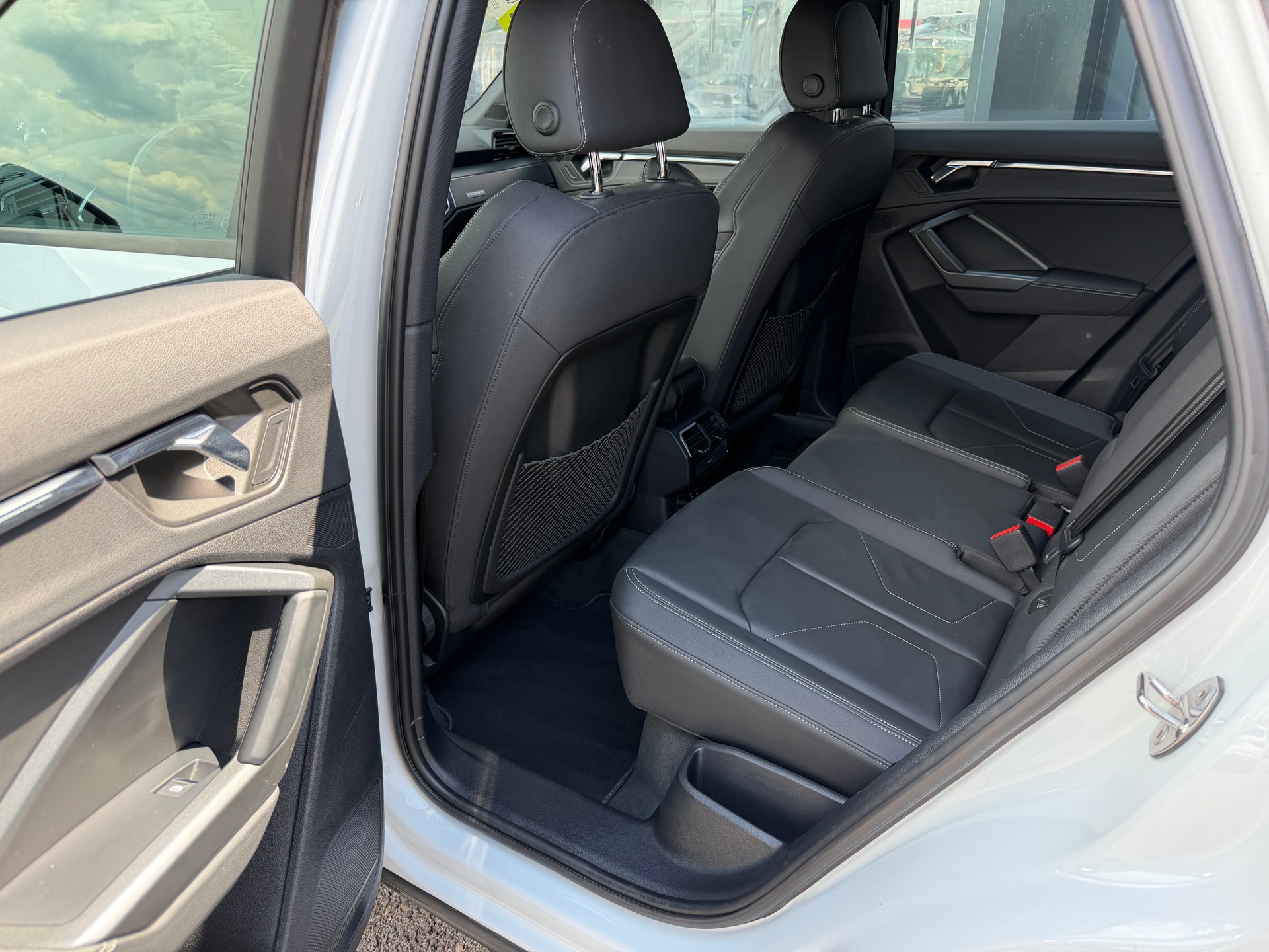 AUDI Q3 40 TDI S line quattro S-tronic-image-7