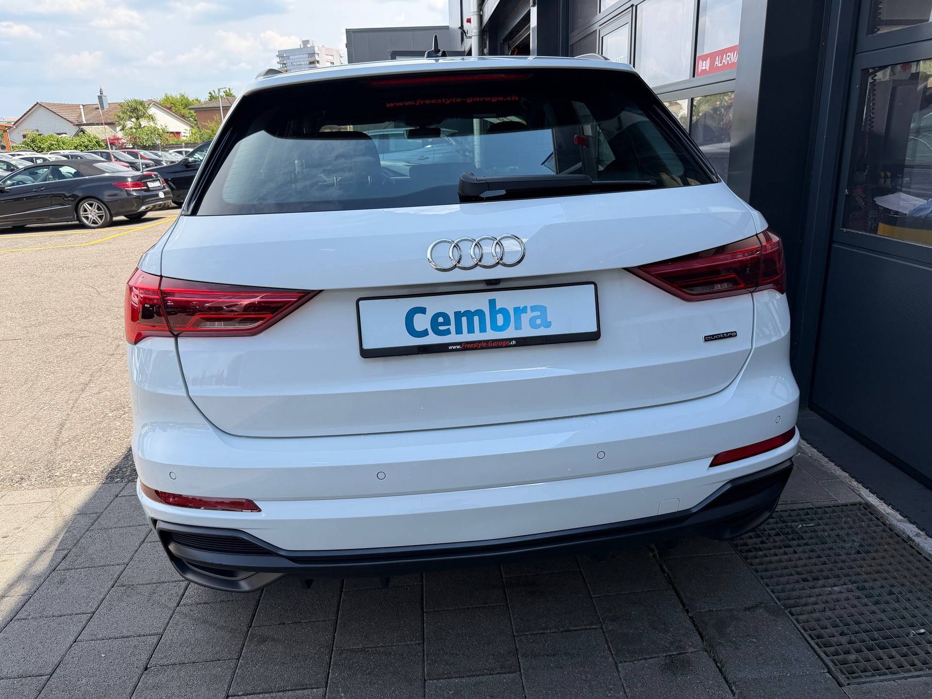 AUDI Q3 40 TDI S line quattro S-tronic-image-4