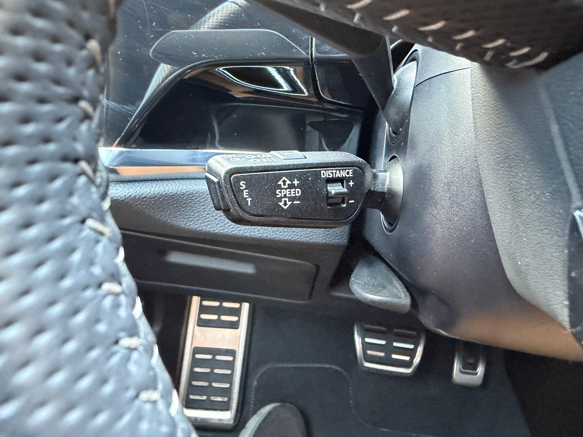 AUDI Q3 40 TDI S line quattro S-tronic-image-17
