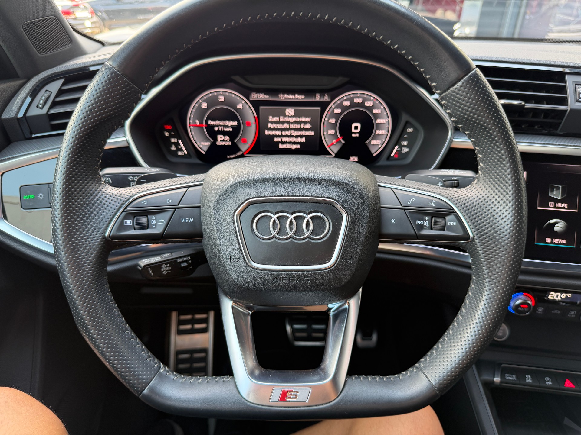 AUDI Q3 40 TDI S line quattro S-tronic-image-16