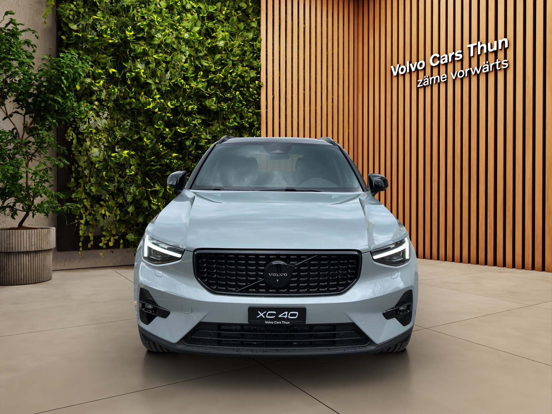 VOLVO XC40 2.0 B4 MH Black Edition-image-1