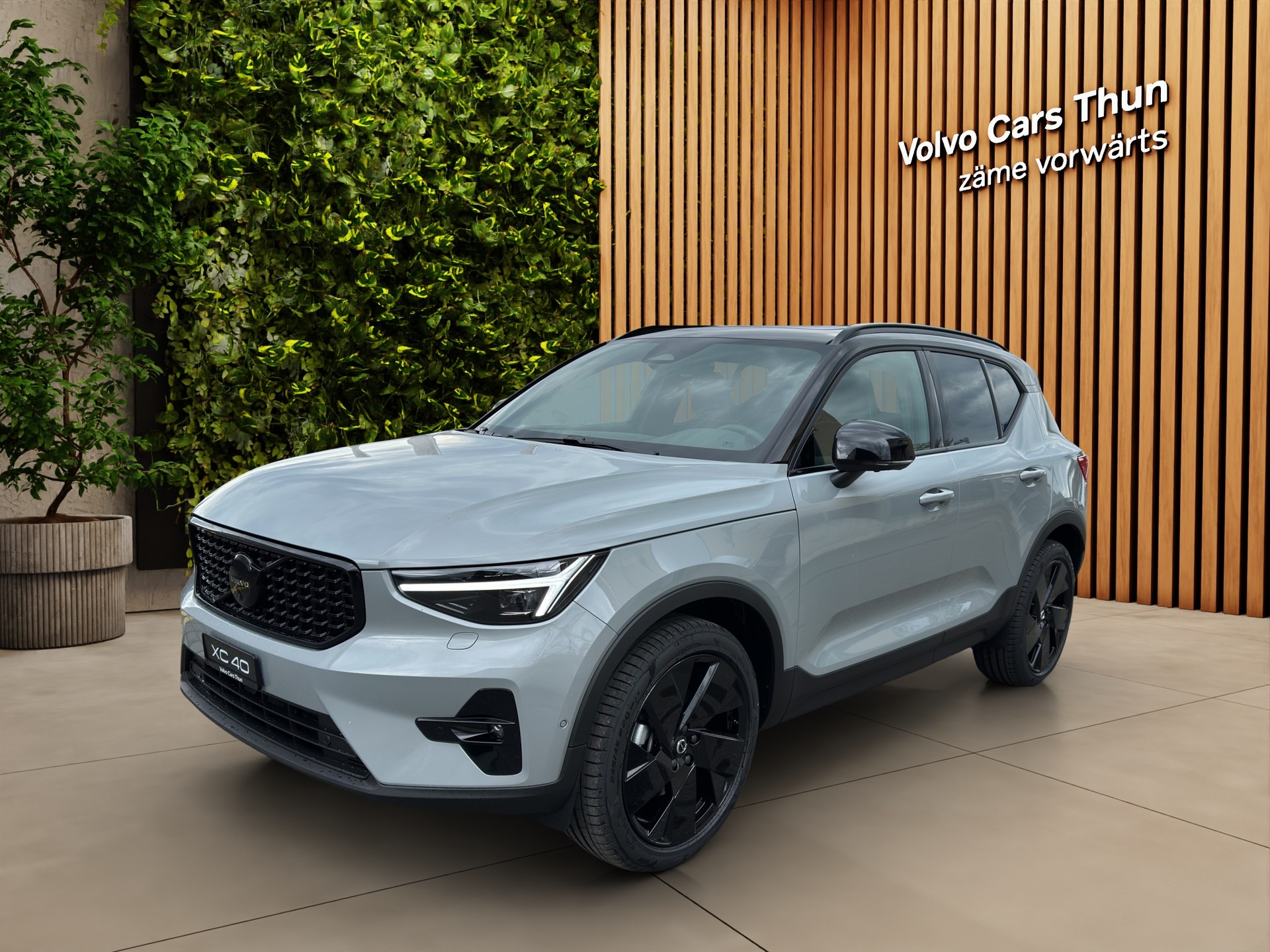 VOLVO XC40 2.0 B4 MH Black Edition-image-0