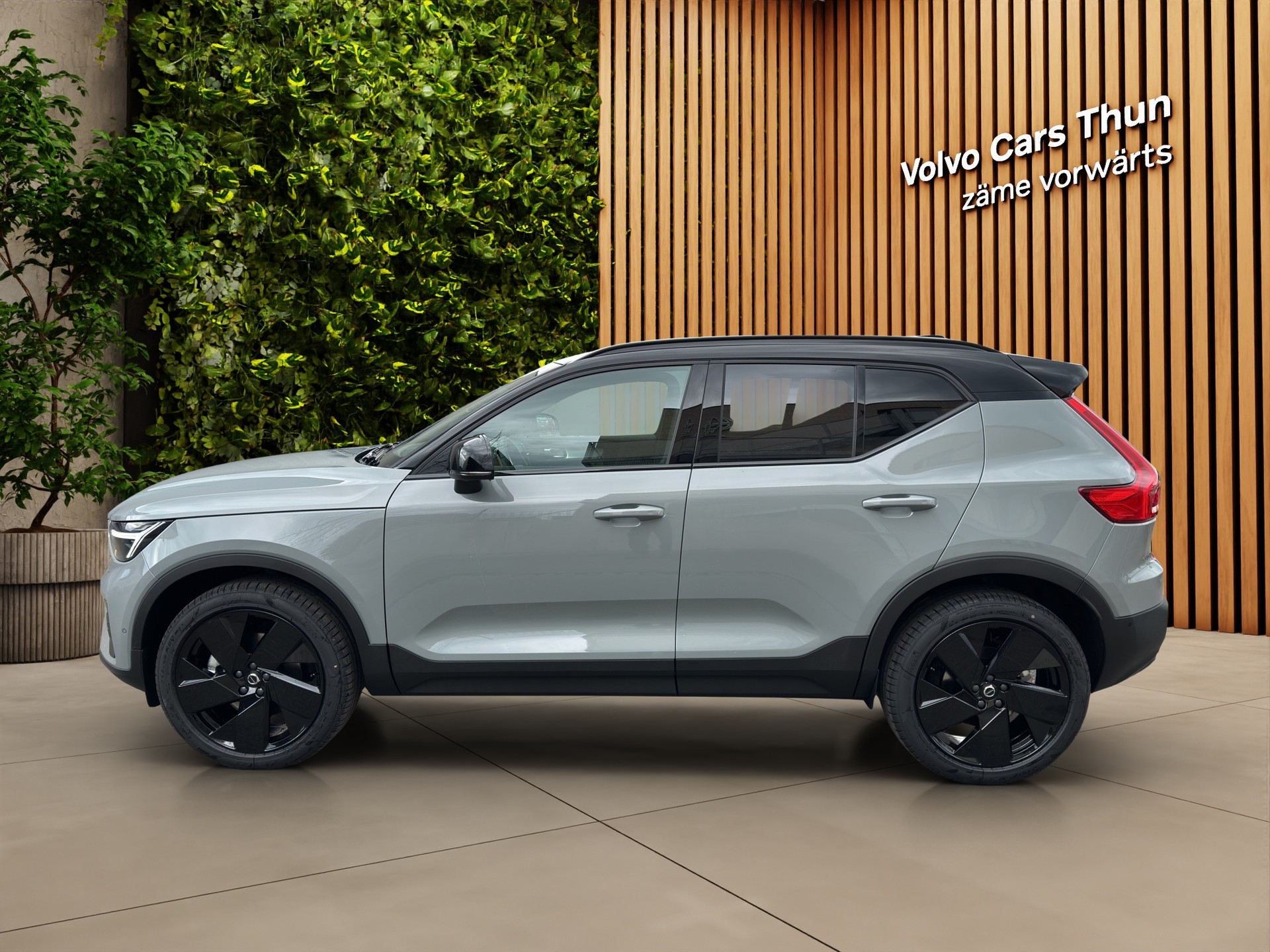 VOLVO XC40 2.0 B4 MH Black Edition-image-4
