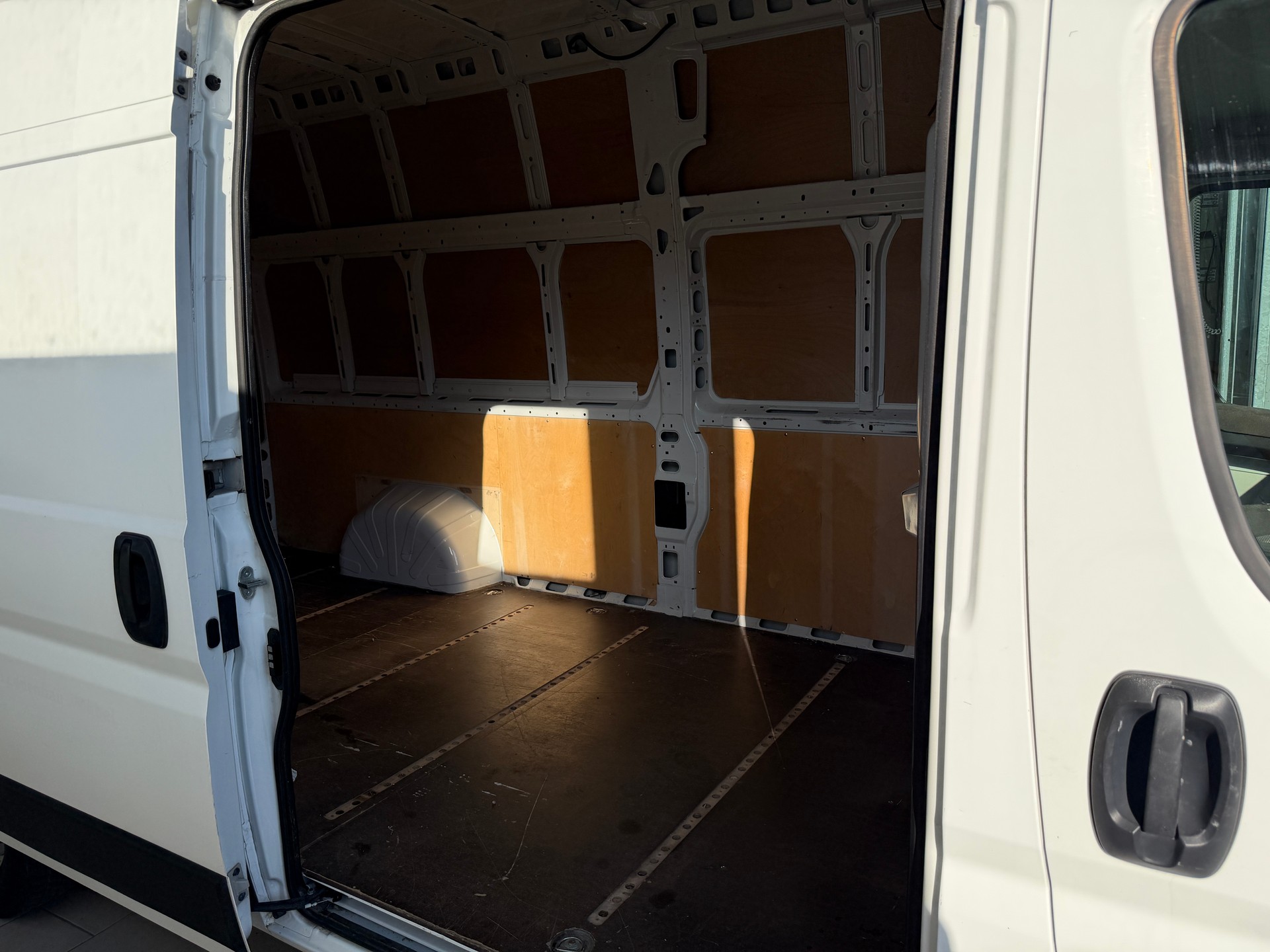 CITROEN Jumper 35+ 2.0 BlueHDi 160 Confort L3H3-image-11