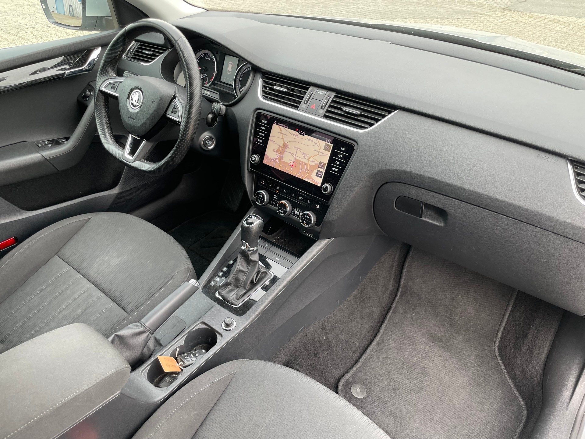 SKODA Octavia Combi 1.5 TSI Ambition DSG-image-11