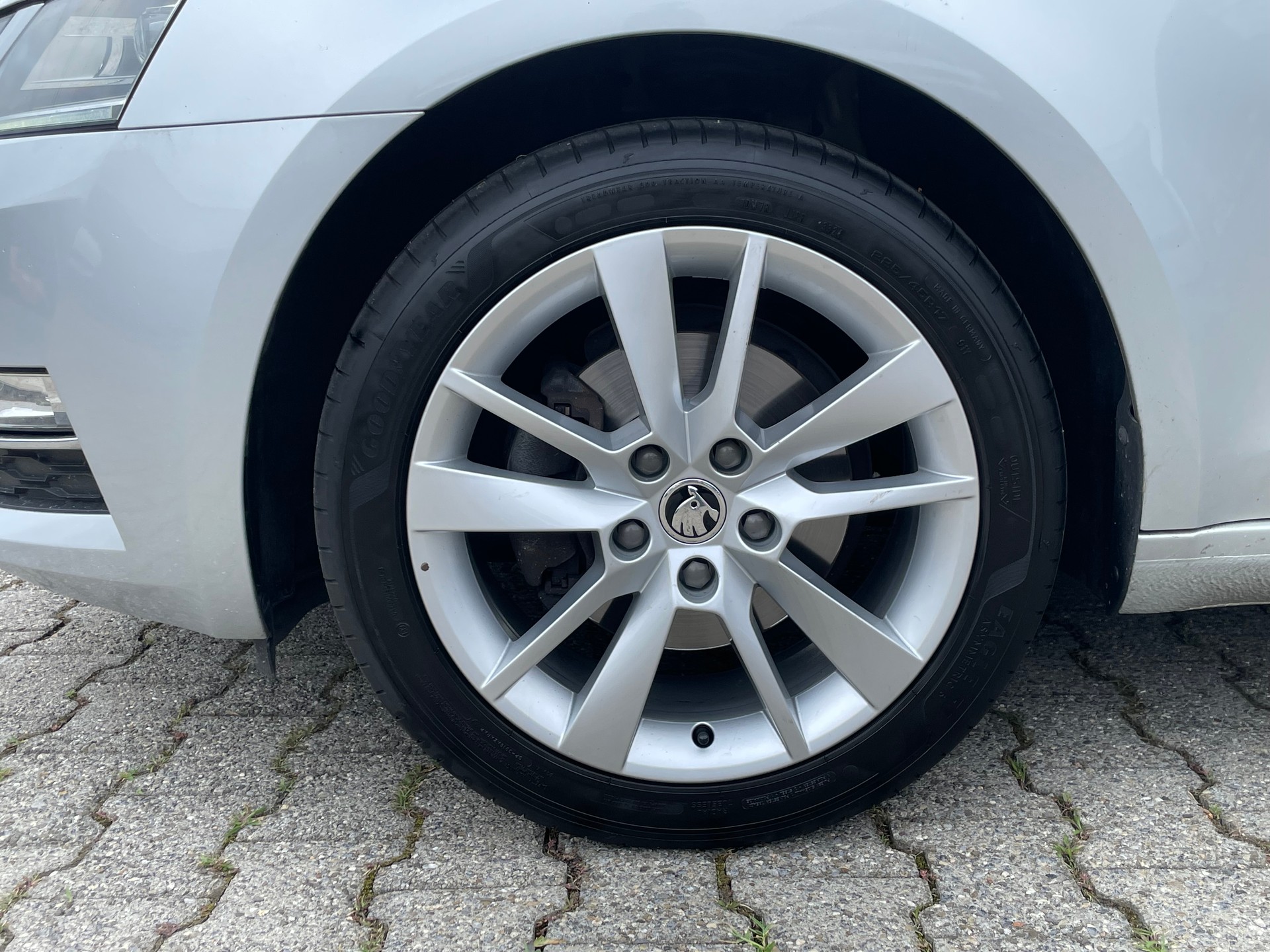 SKODA Octavia Combi 1.5 TSI Ambition DSG-image-8
