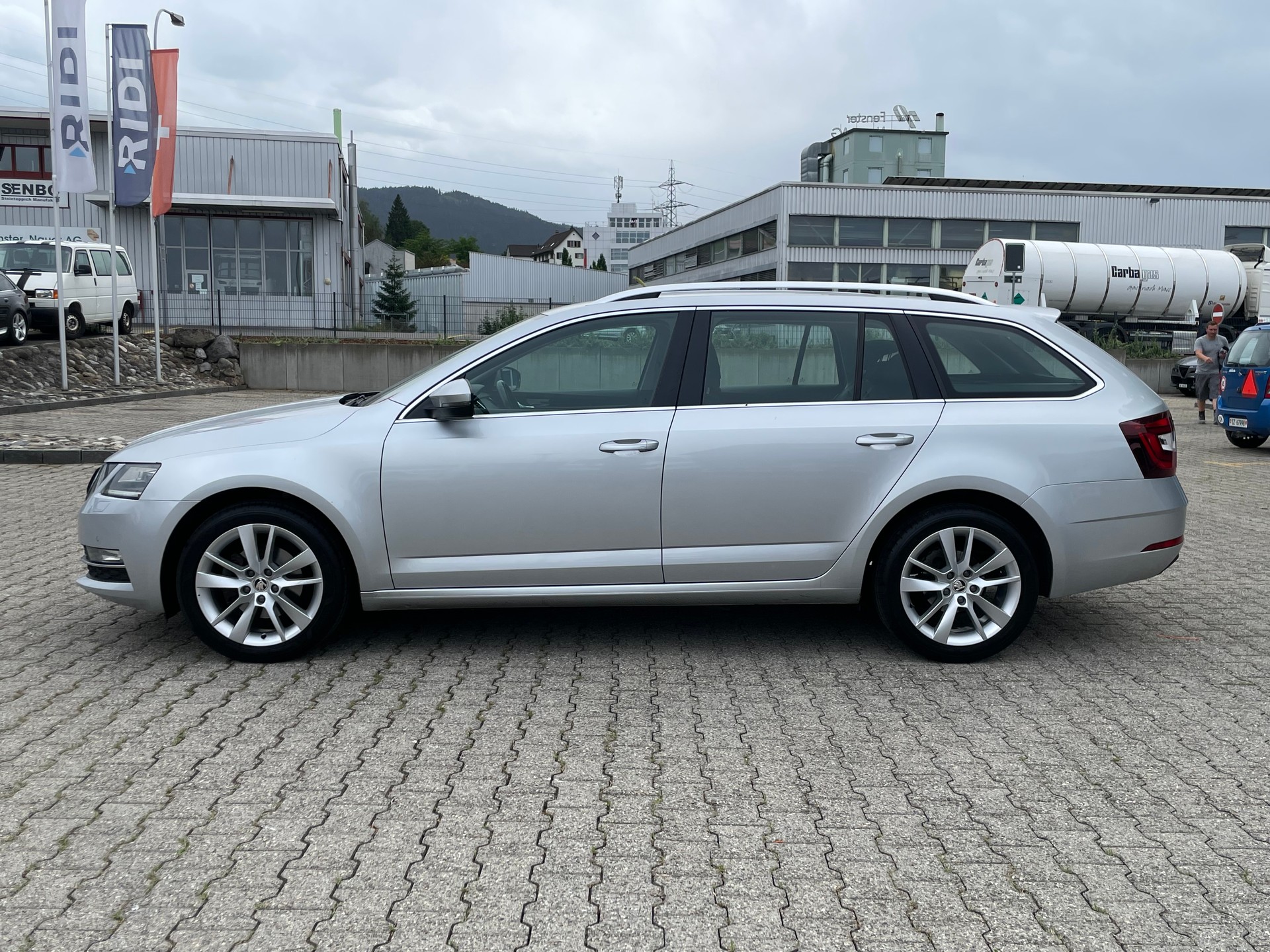 SKODA Octavia Combi 1.5 TSI Ambition DSG-image-2