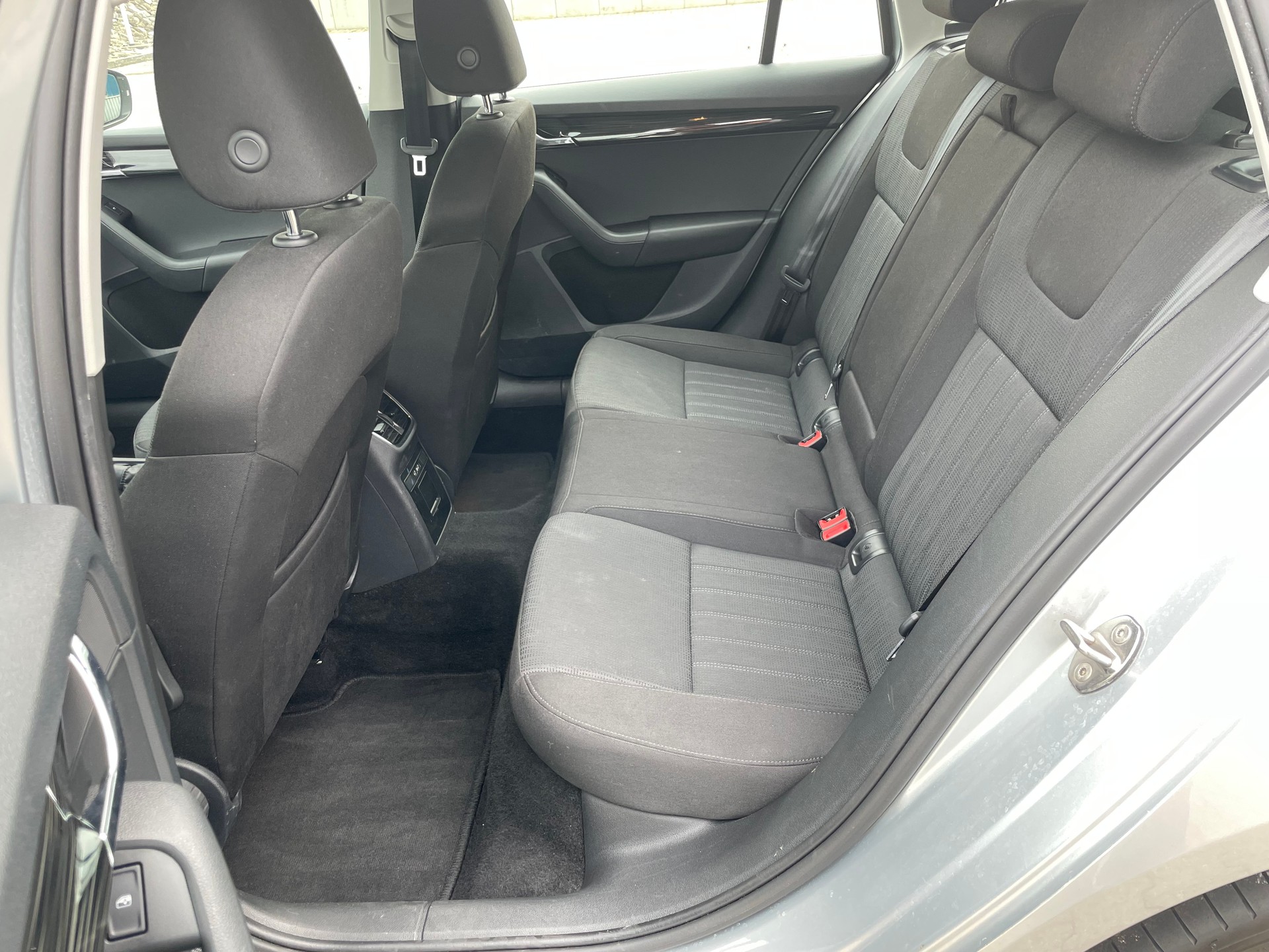 SKODA Octavia Combi 1.5 TSI Ambition DSG-image-13