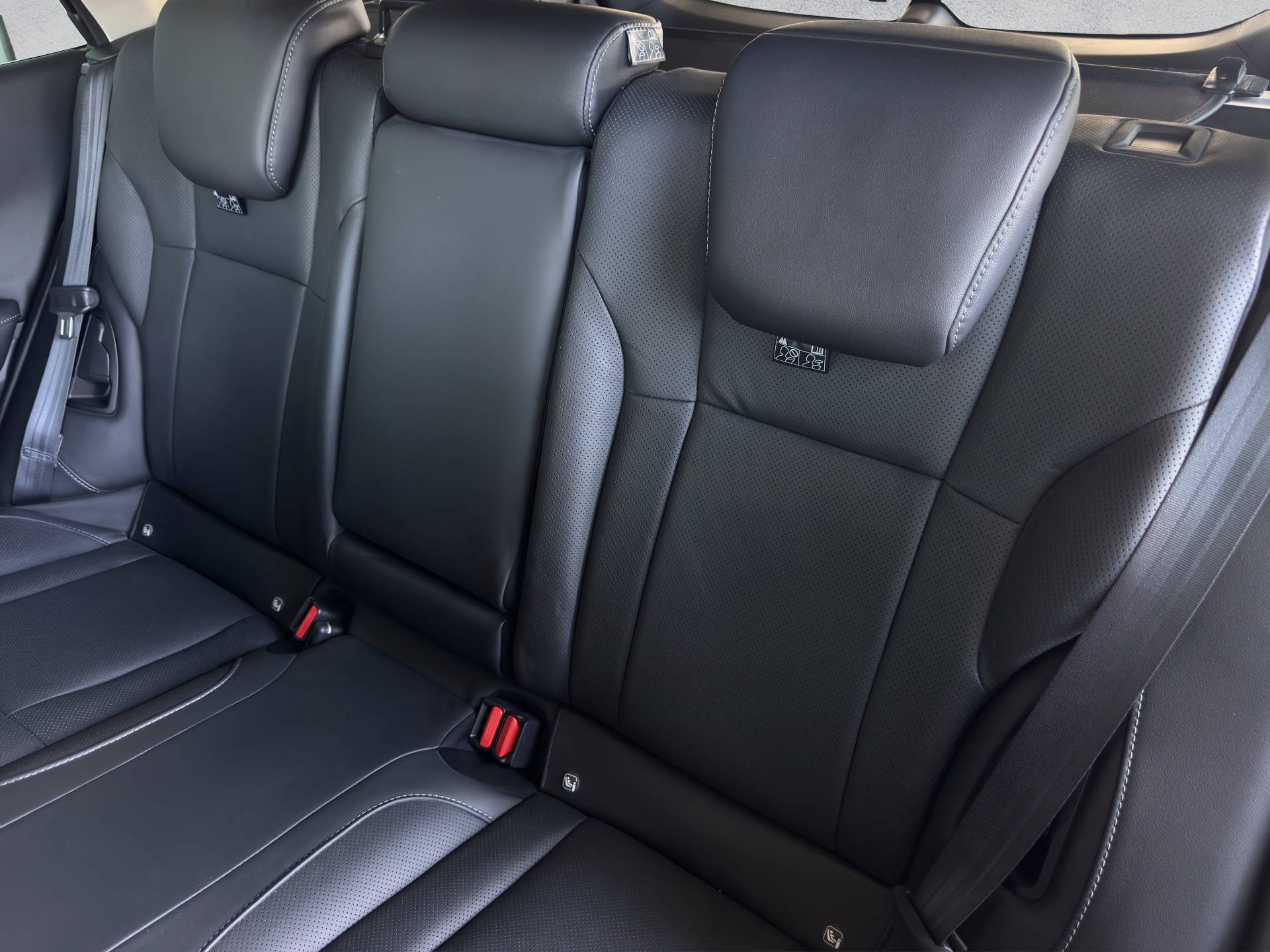 SUBARU Outback 2.5i Luxury-image-11