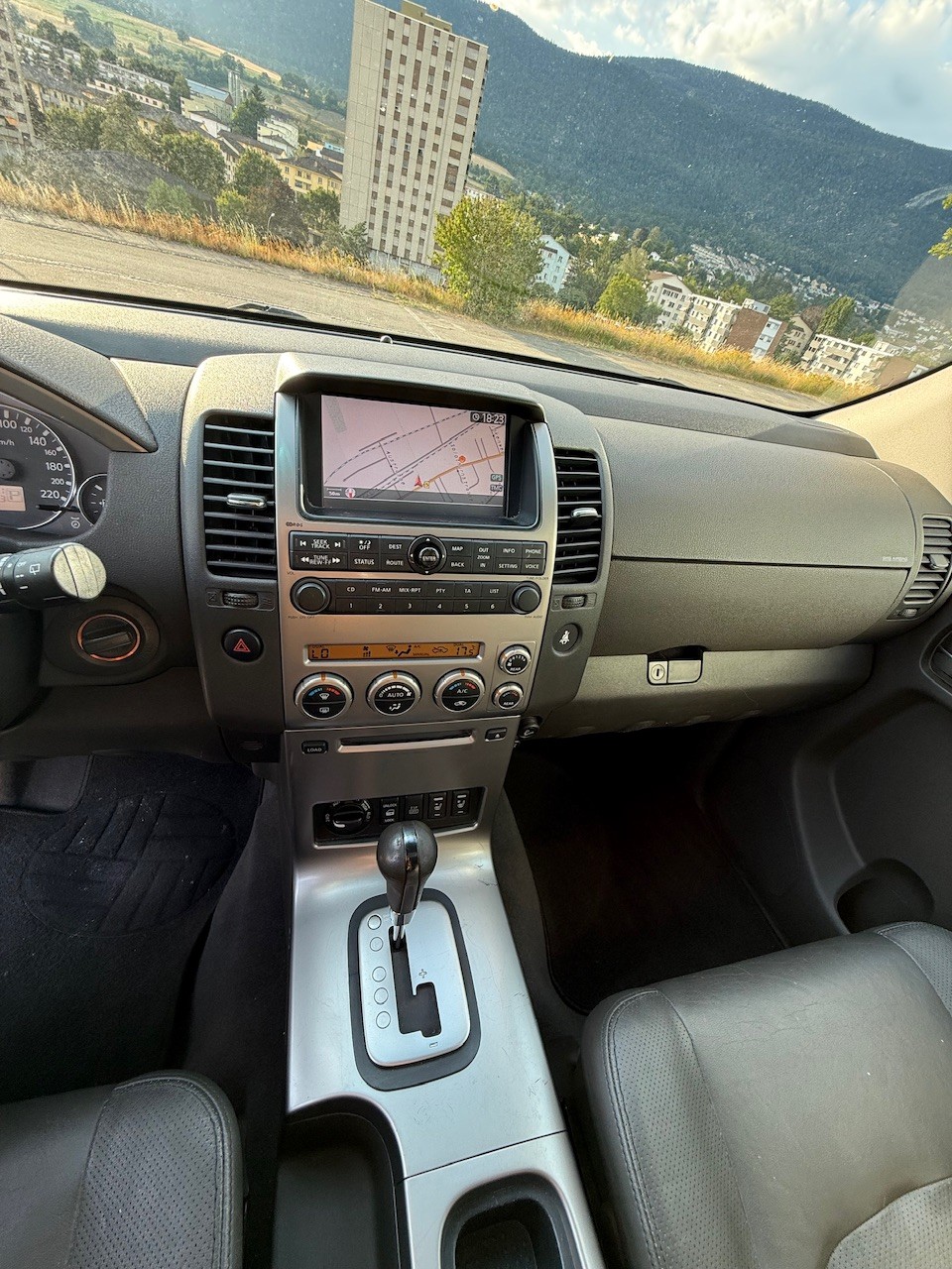 NISSAN Pathfinder 2.5 dCi LE-image-14