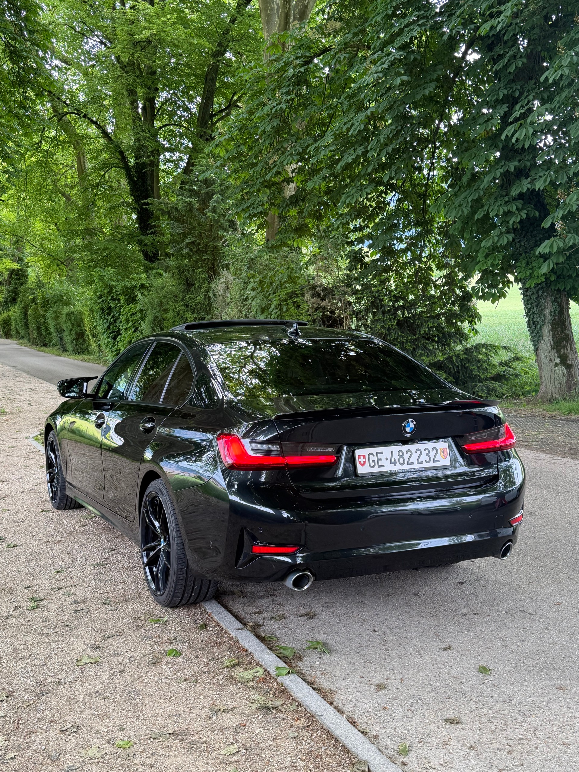 BMW 330d xDrive-image-2