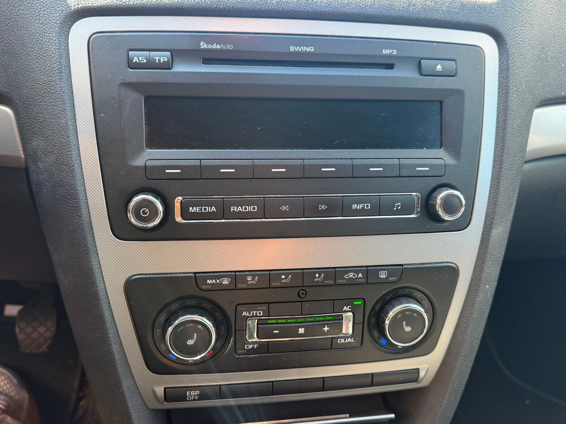 SKODA Octavia Combi 1.4 TSI Entry-image-10