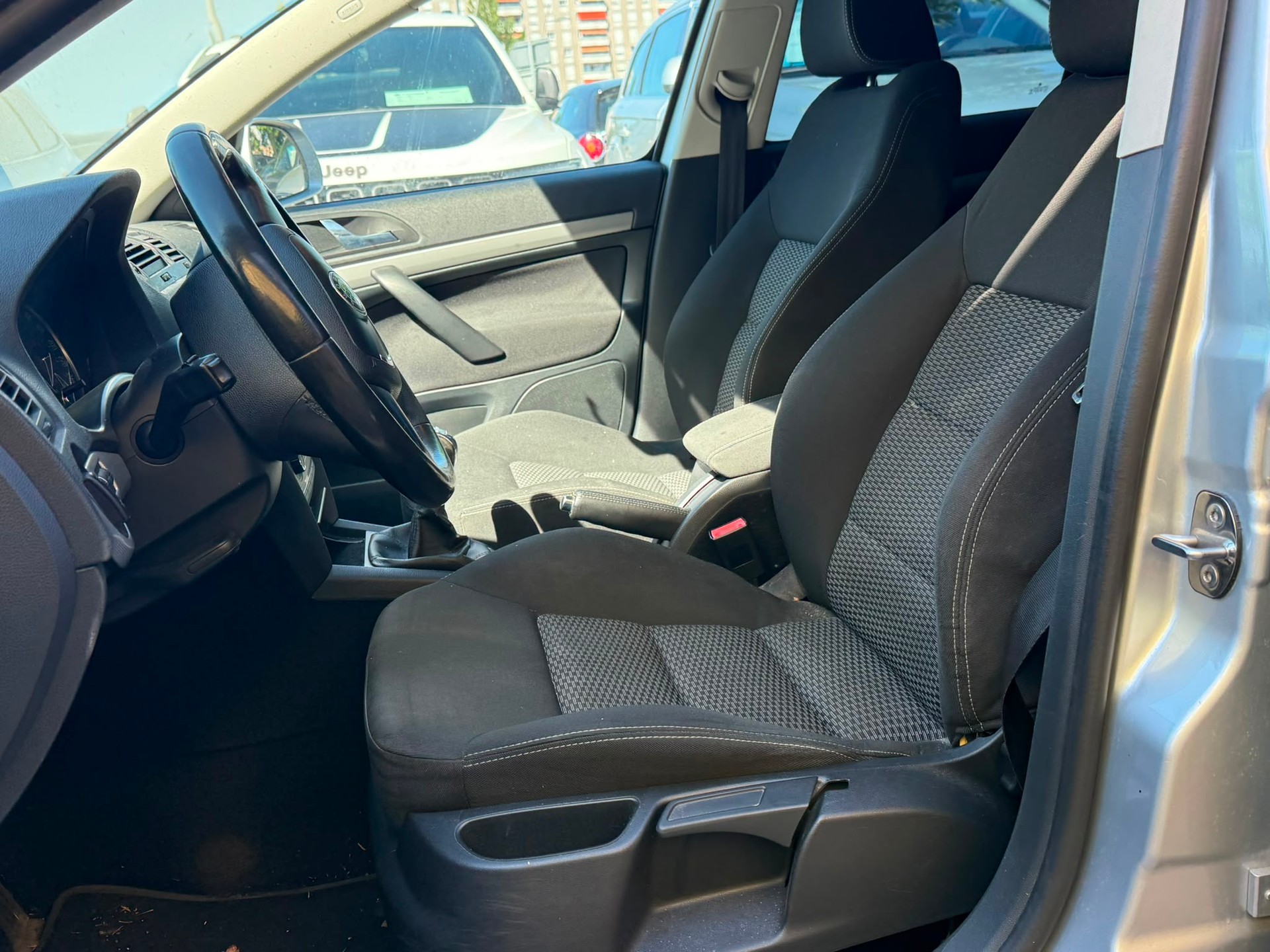 SKODA Octavia Combi 1.4 TSI Entry-image-9