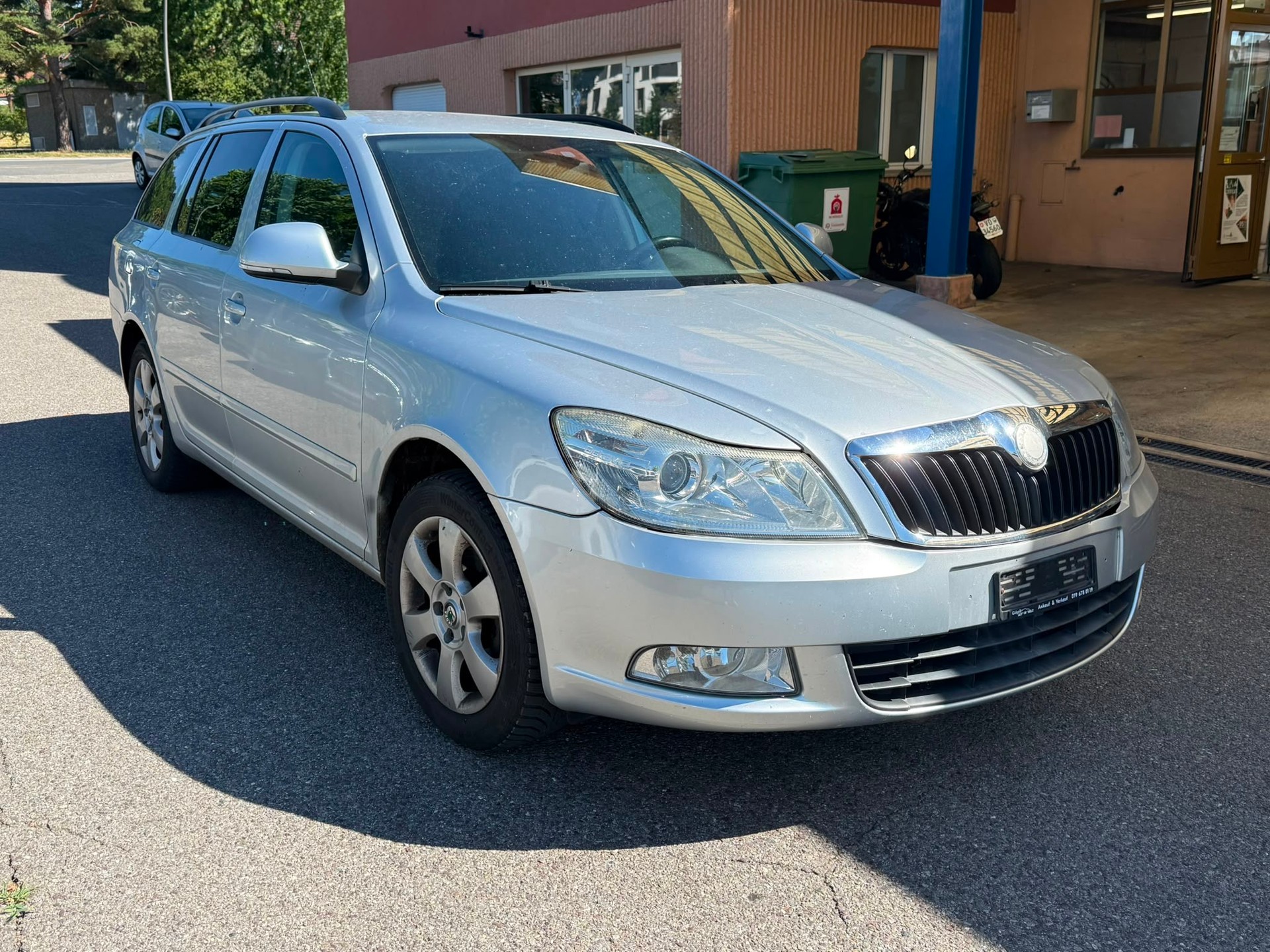 SKODA Octavia Combi 1.4 TSI Entry-image-1