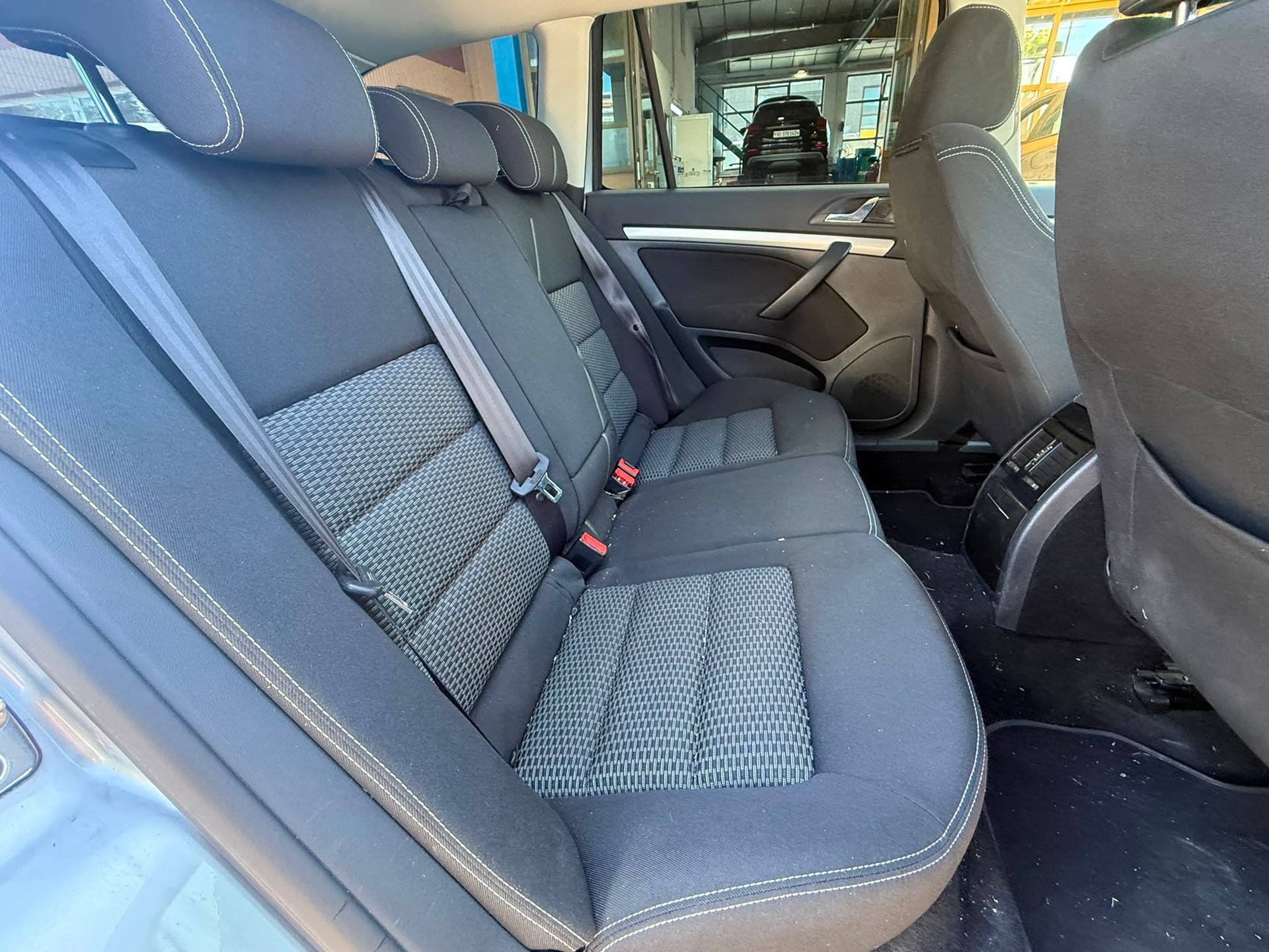 SKODA Octavia Combi 1.4 TSI Entry-image-8