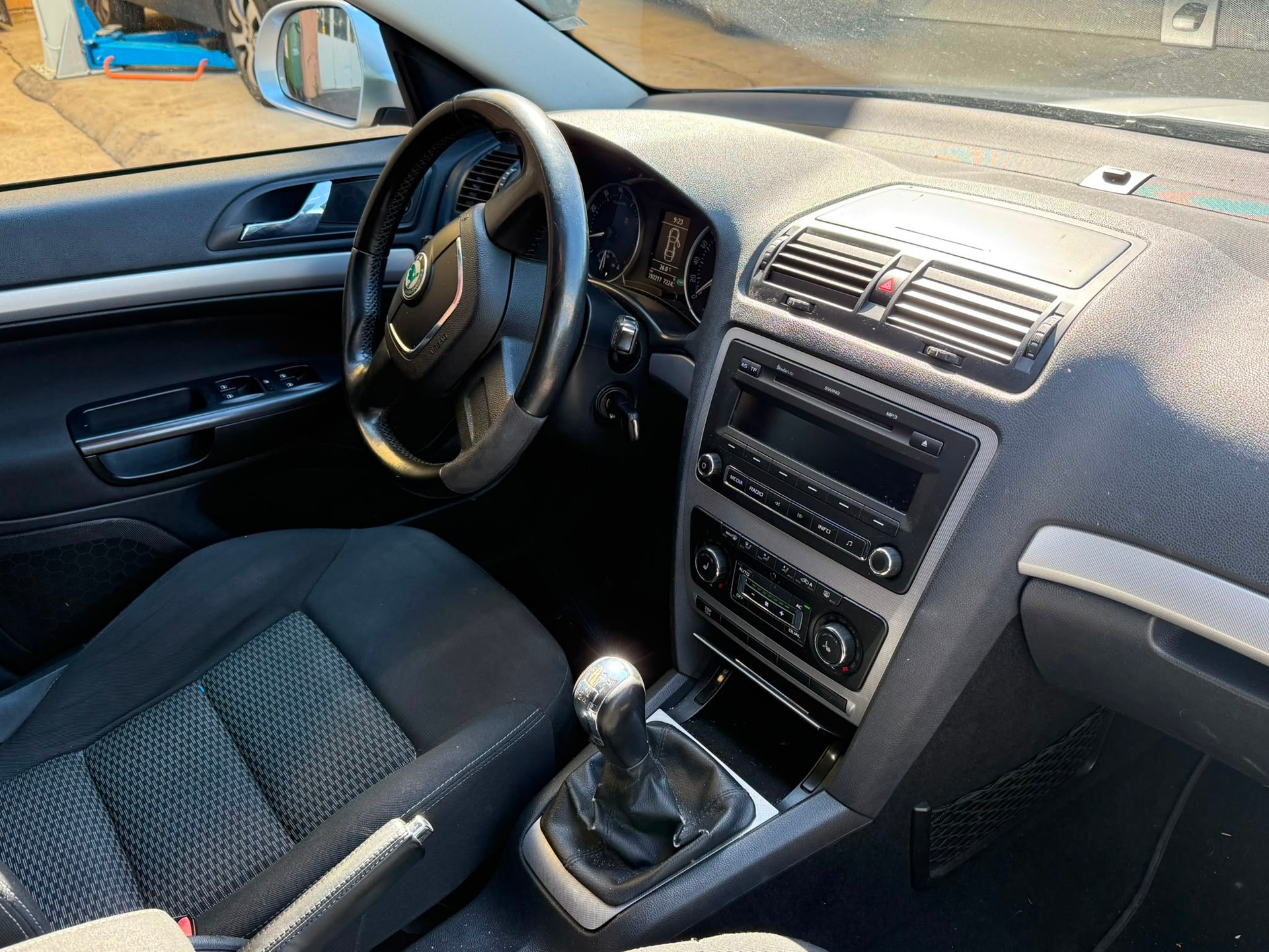 SKODA Octavia Combi 1.4 TSI Entry-image-7