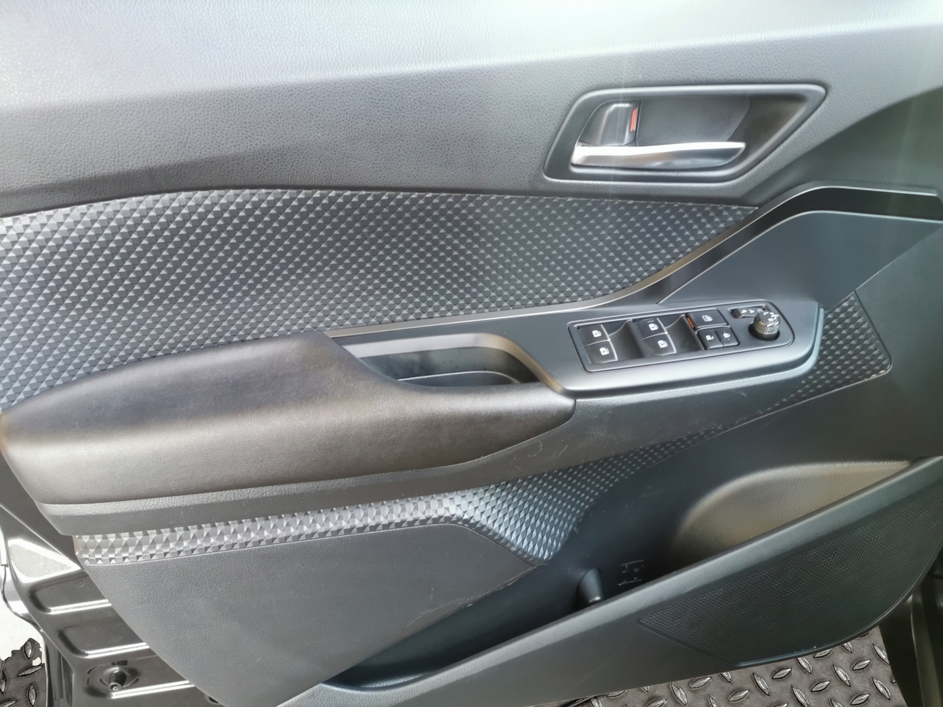 TOYOTA C-HR 1.2 Turbo Style 4WD Multidrive S-image-10