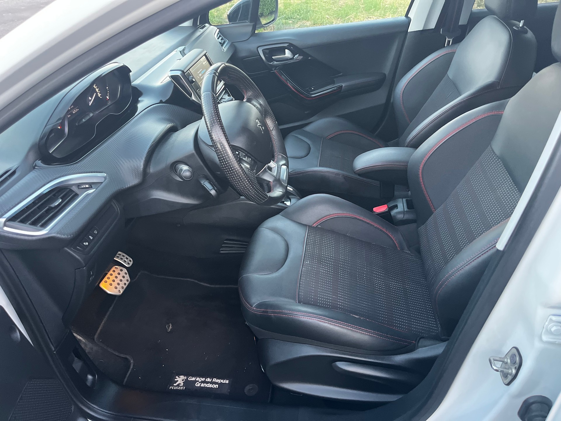 PEUGEOT 208 1.2 PureTech GT Line EAT6 Excellent état Moteur changé-image-11