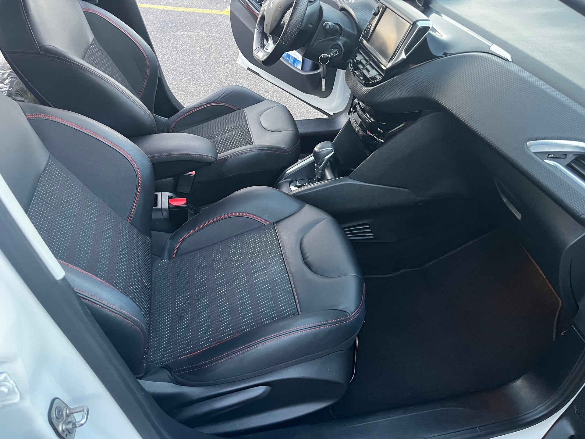 PEUGEOT 208 1.2 PureTech GT Line EAT6 Excellent état Moteur changé-image-10