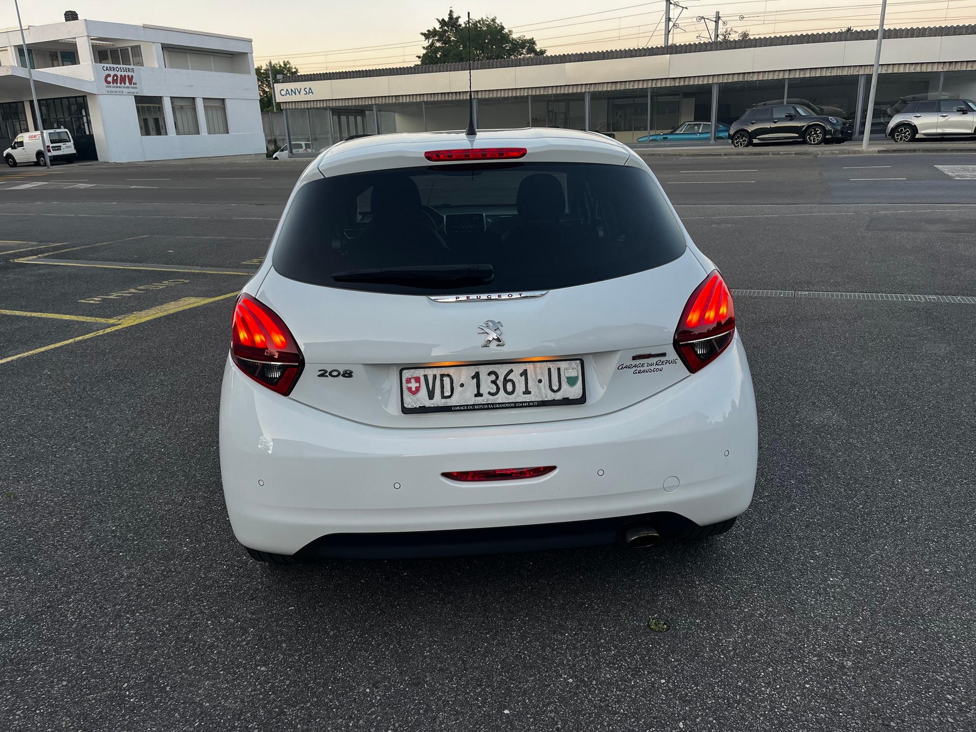 PEUGEOT 208 1.2 PureTech GT Line EAT6 Excellent état Moteur changé-image-5