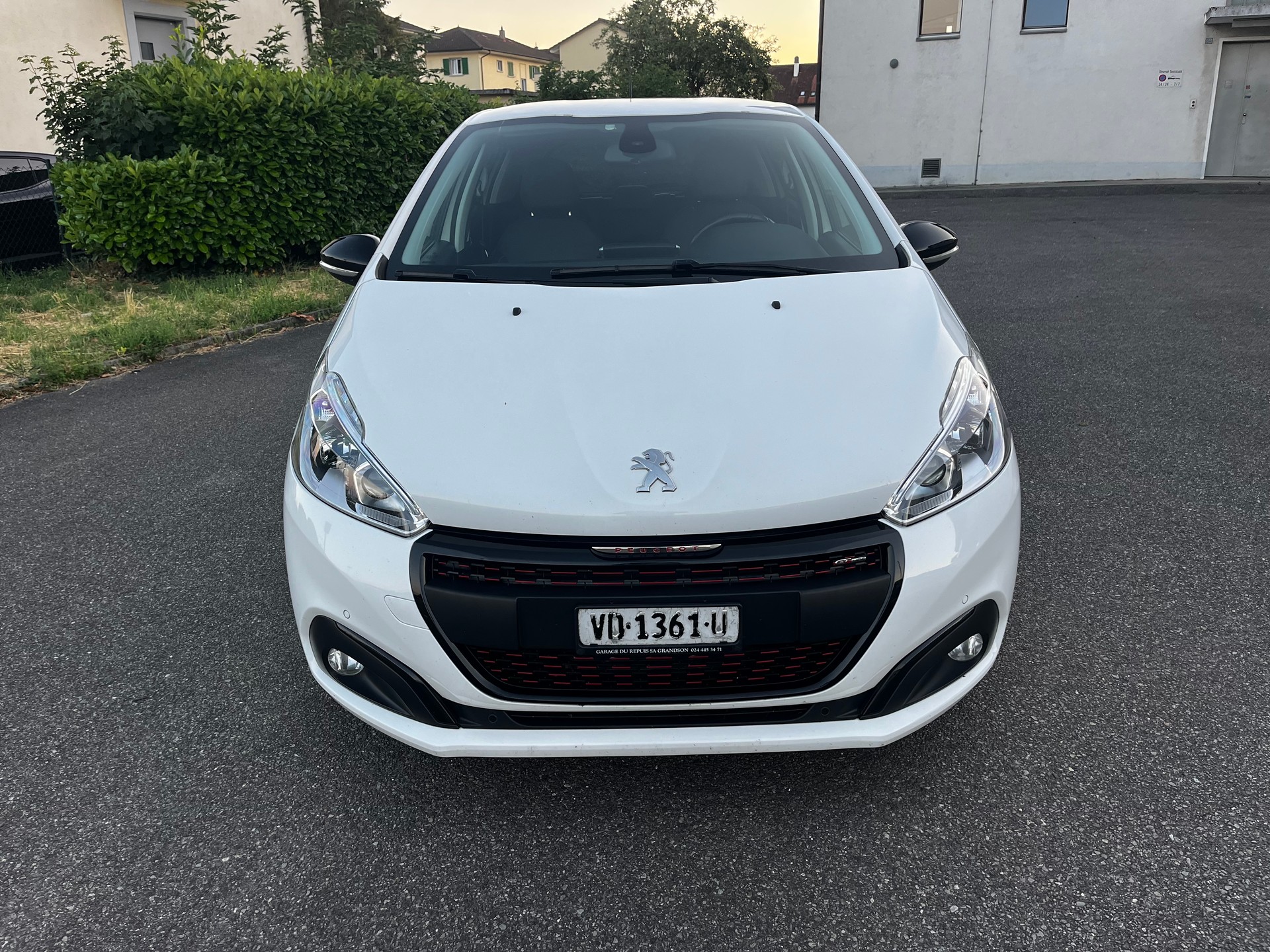 PEUGEOT 208 1.2 PureTech GT Line EAT6 Excellent état Moteur changé-image-1