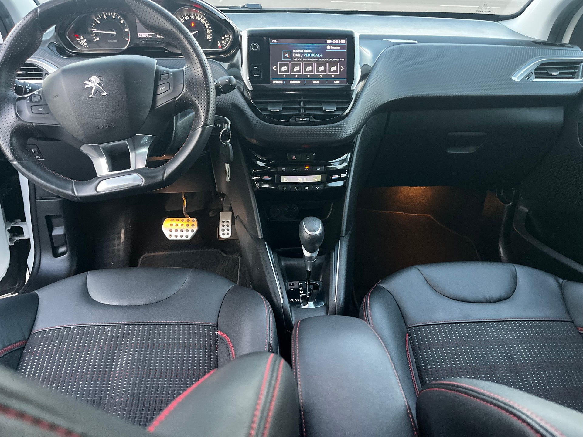PEUGEOT 208 1.2 PureTech GT Line EAT6 Excellent état Moteur changé-image-8