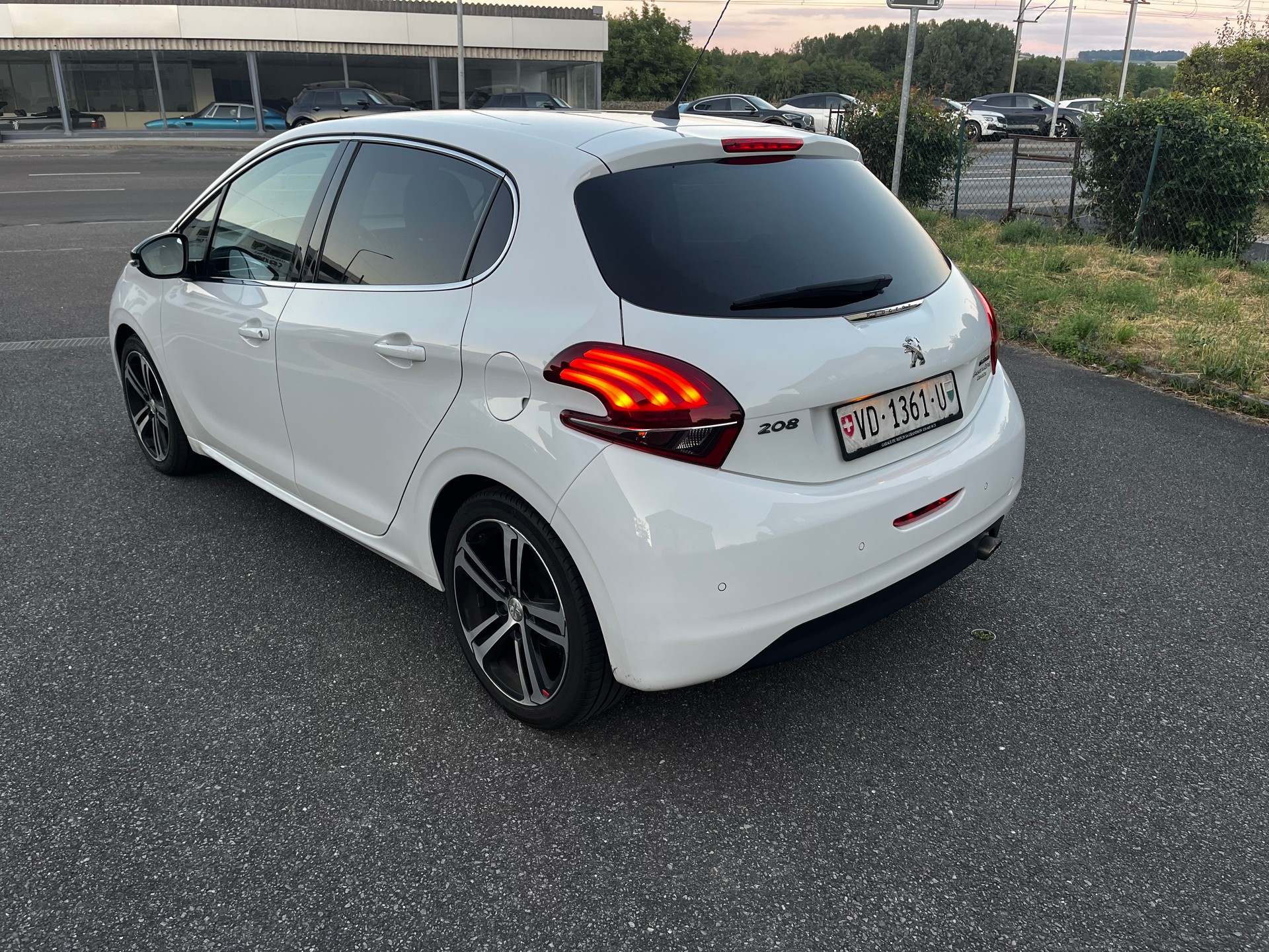 PEUGEOT 208 1.2 PureTech GT Line EAT6 Excellent état Moteur changé-image-6