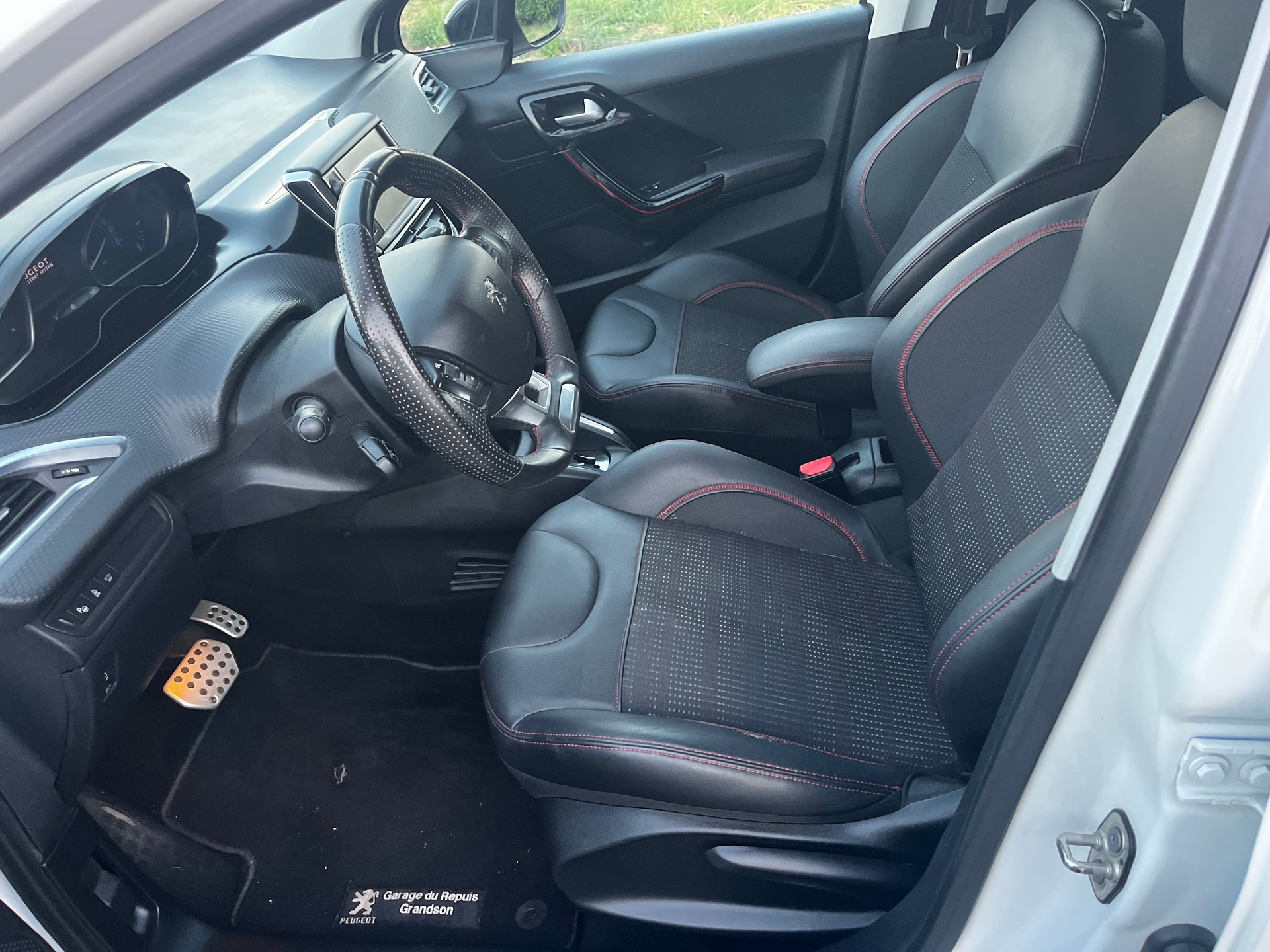 PEUGEOT 208 1.2 PureTech GT Line EAT6 Excellent état Moteur changé-image-7
