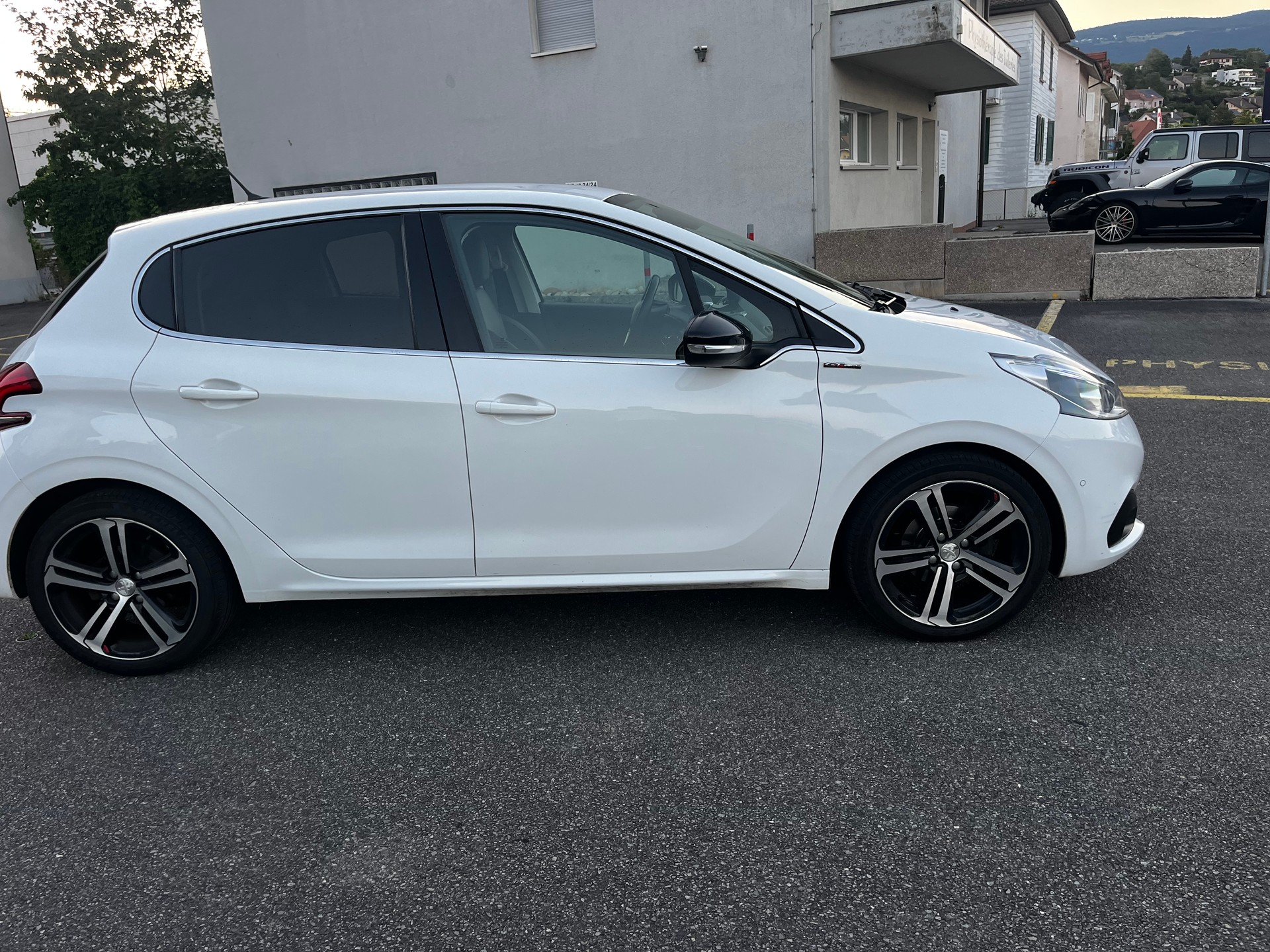 PEUGEOT 208 1.2 PureTech GT Line EAT6 Excellent état Moteur changé-image-3