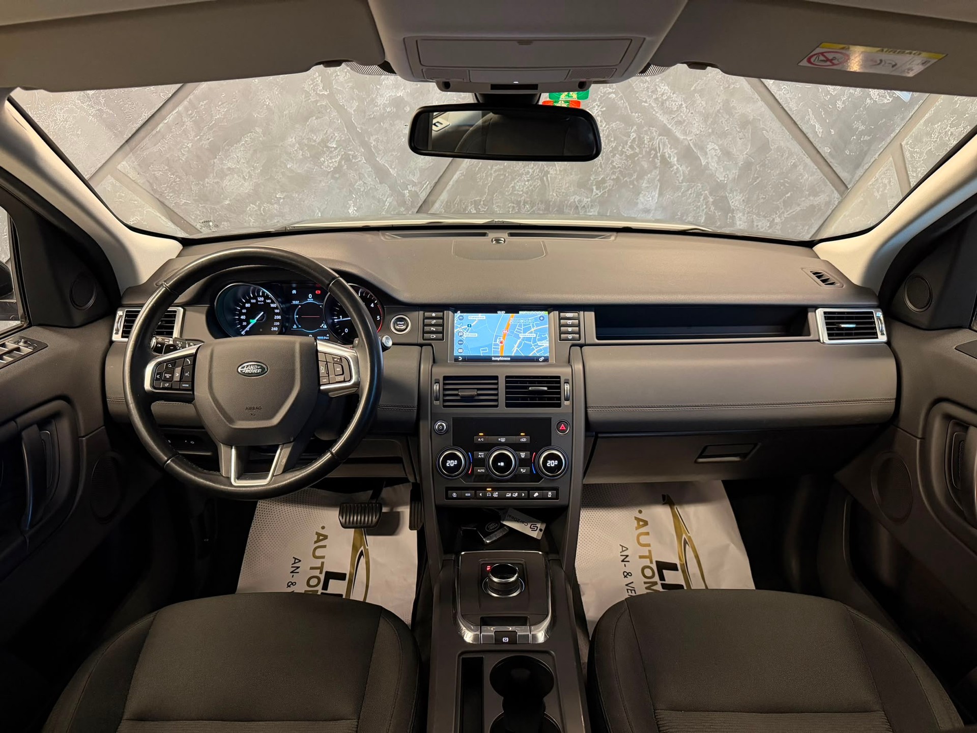 LAND ROVER Discovery Sport 2.0 TD4 Pure AT9-image-8