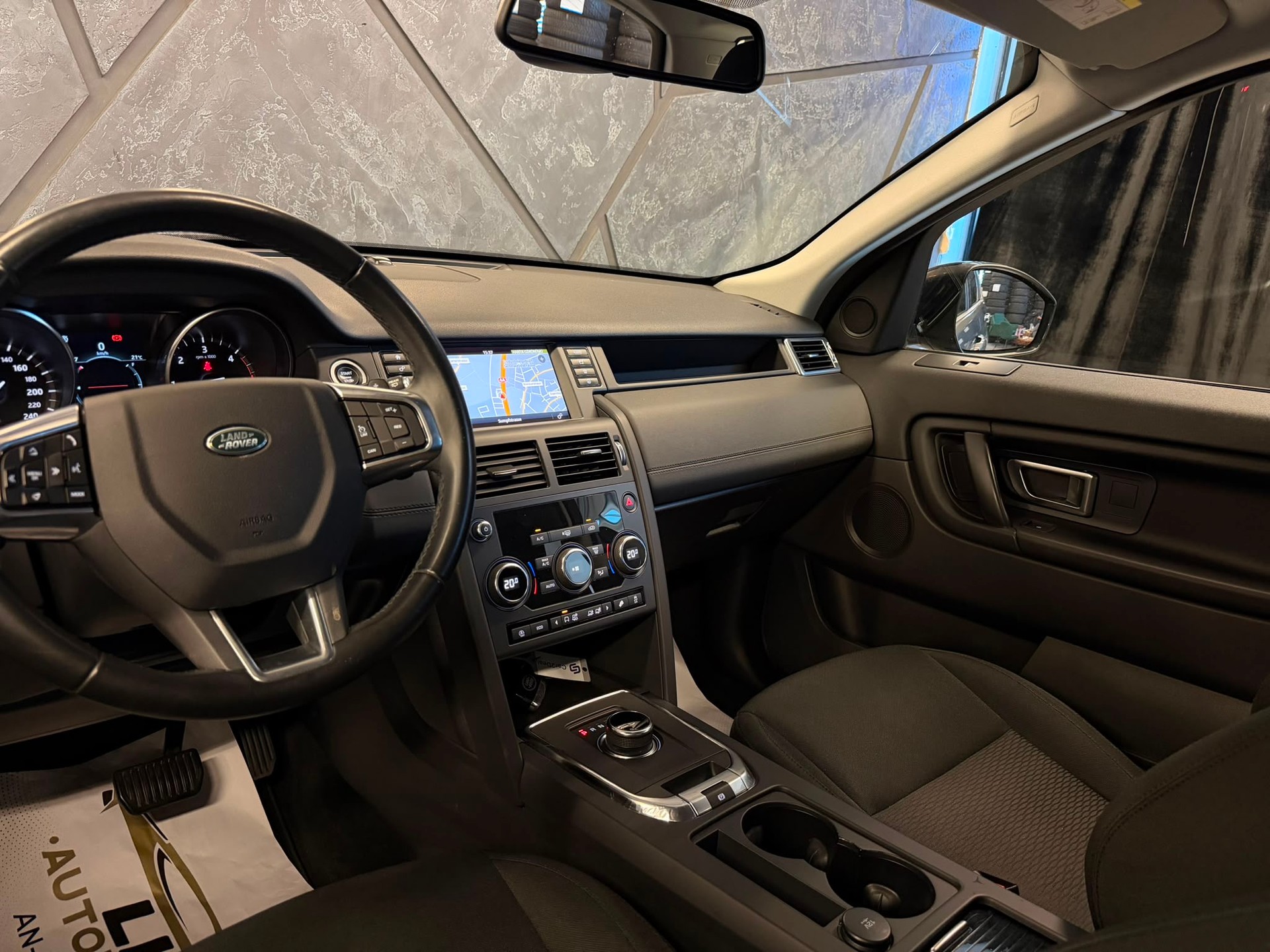 LAND ROVER Discovery Sport 2.0 TD4 Pure AT9-image-9