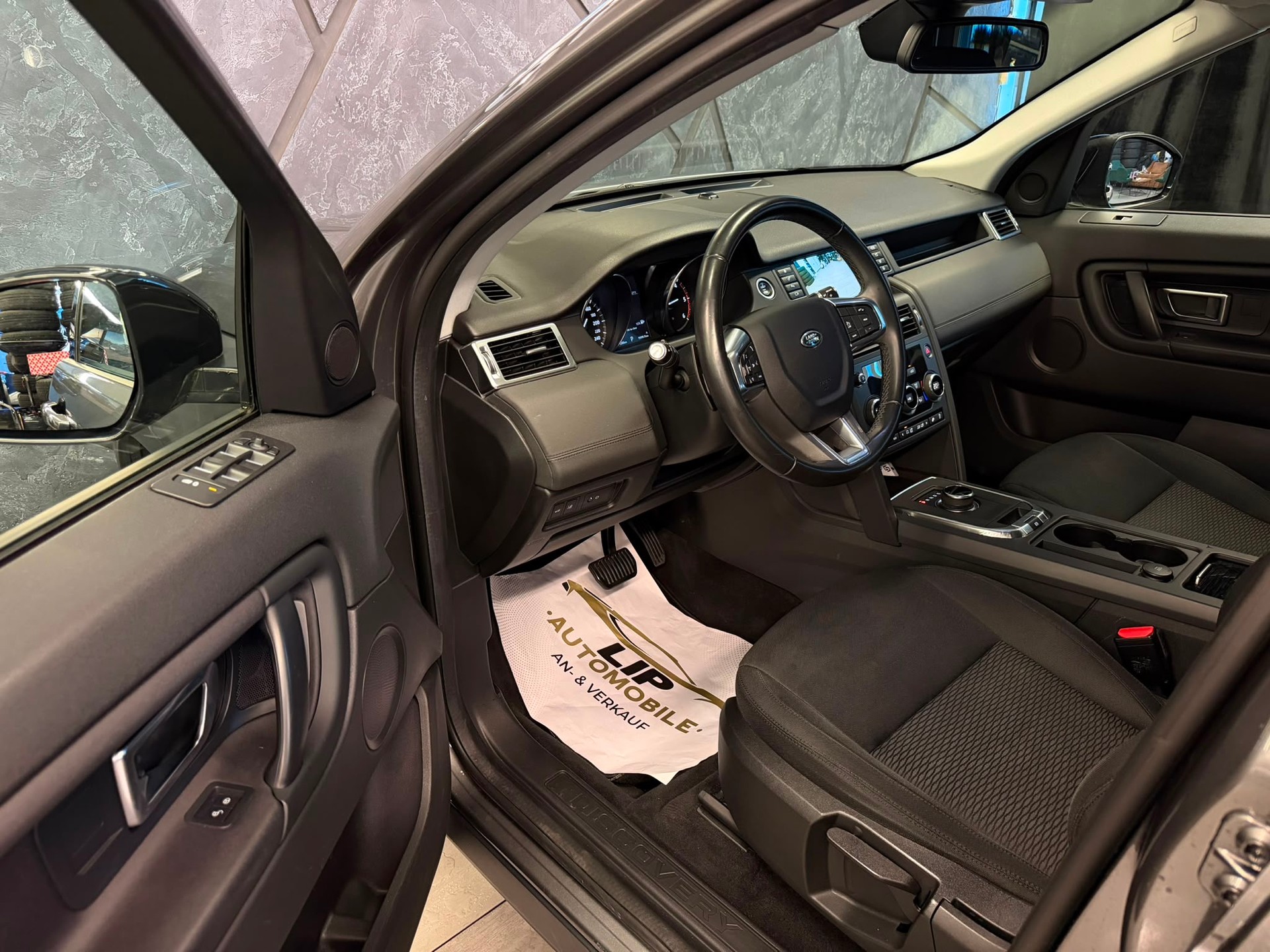 LAND ROVER Discovery Sport 2.0 TD4 Pure AT9-image-10