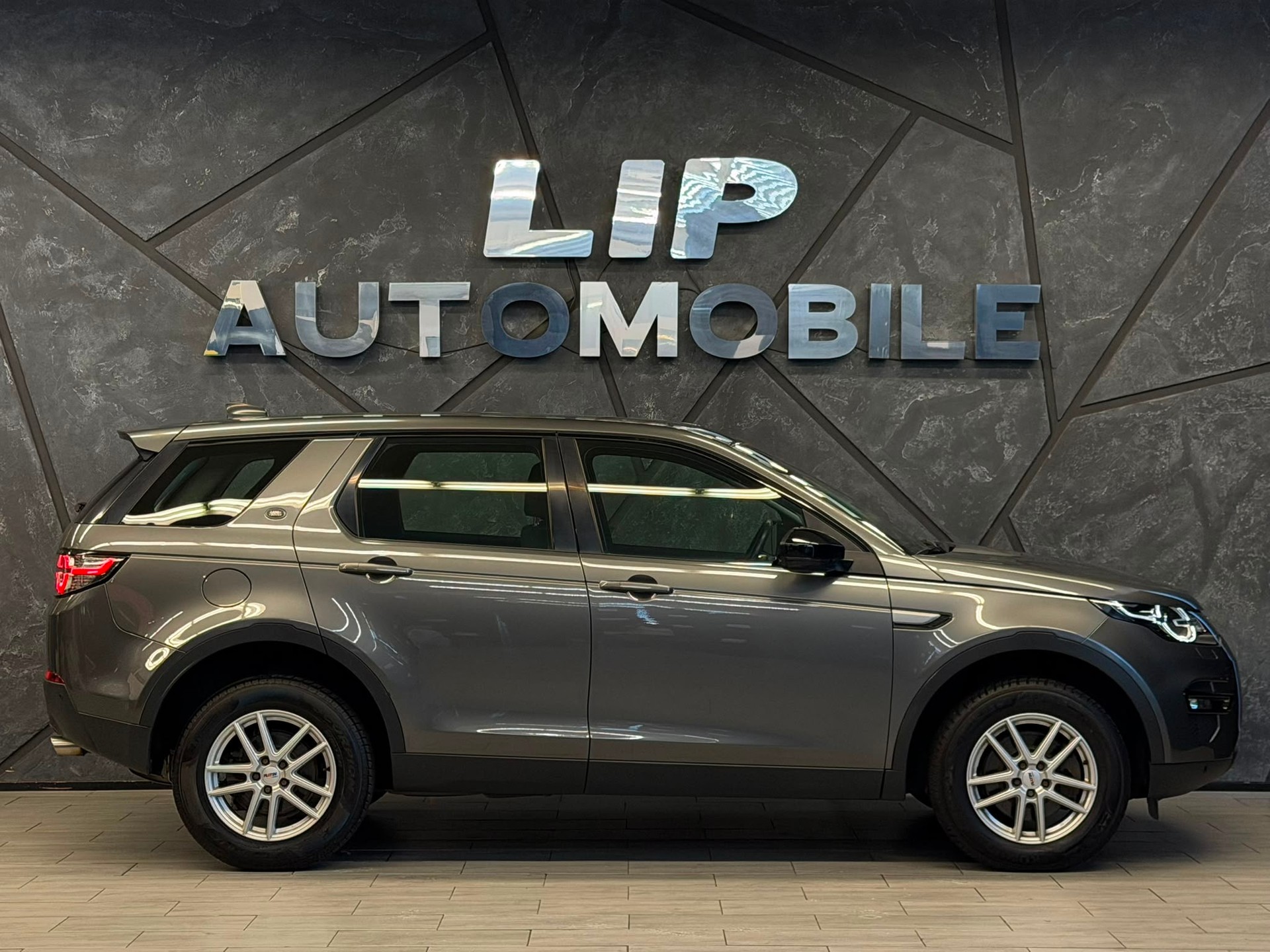 LAND ROVER Discovery Sport 2.0 TD4 Pure AT9-image-4
