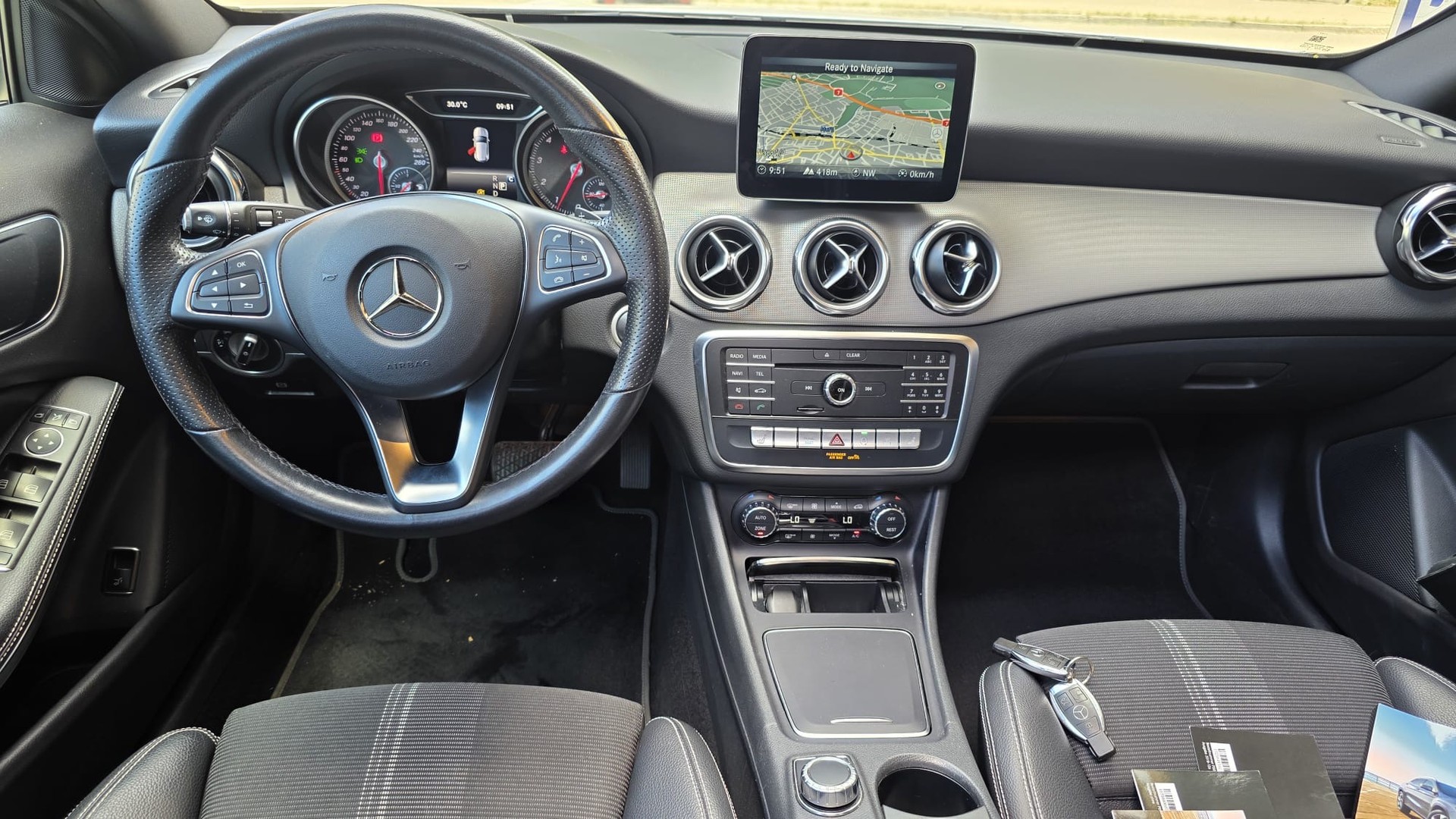 MERCEDES-BENZ GLA 200 Urban-image-3