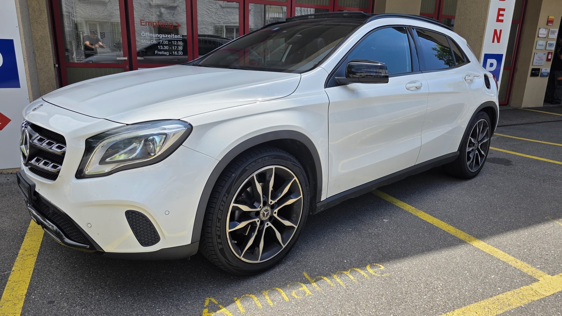 MERCEDES-BENZ GLA 200 Urban-image-2