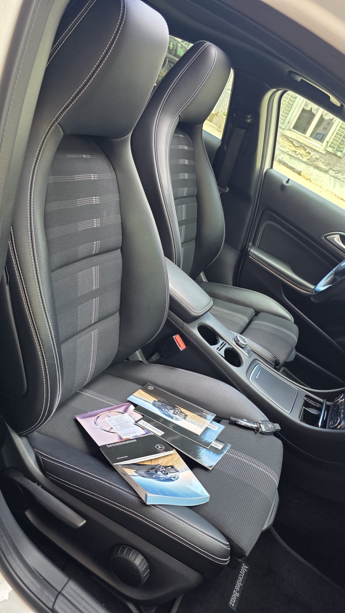 MERCEDES-BENZ GLA 200 Urban-image-5